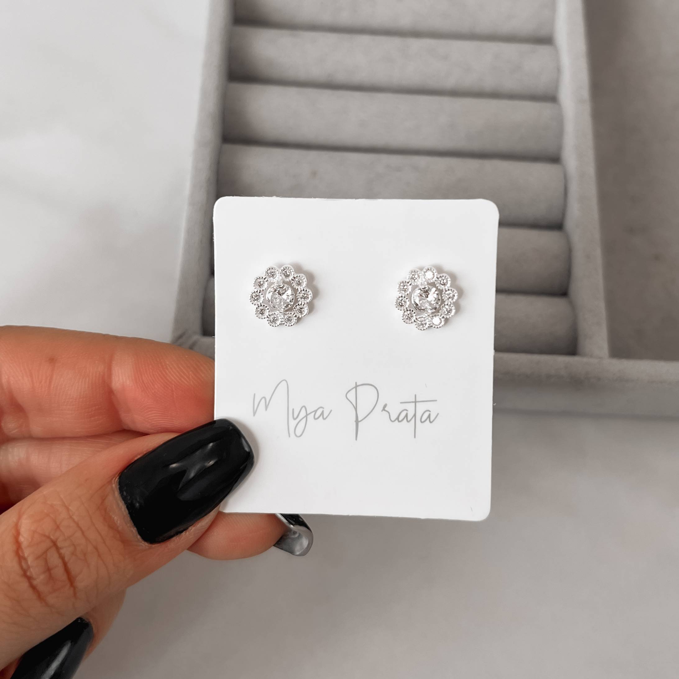 Imagem Secundária Brinco círculo 10mm cravejado detalhe zircônia