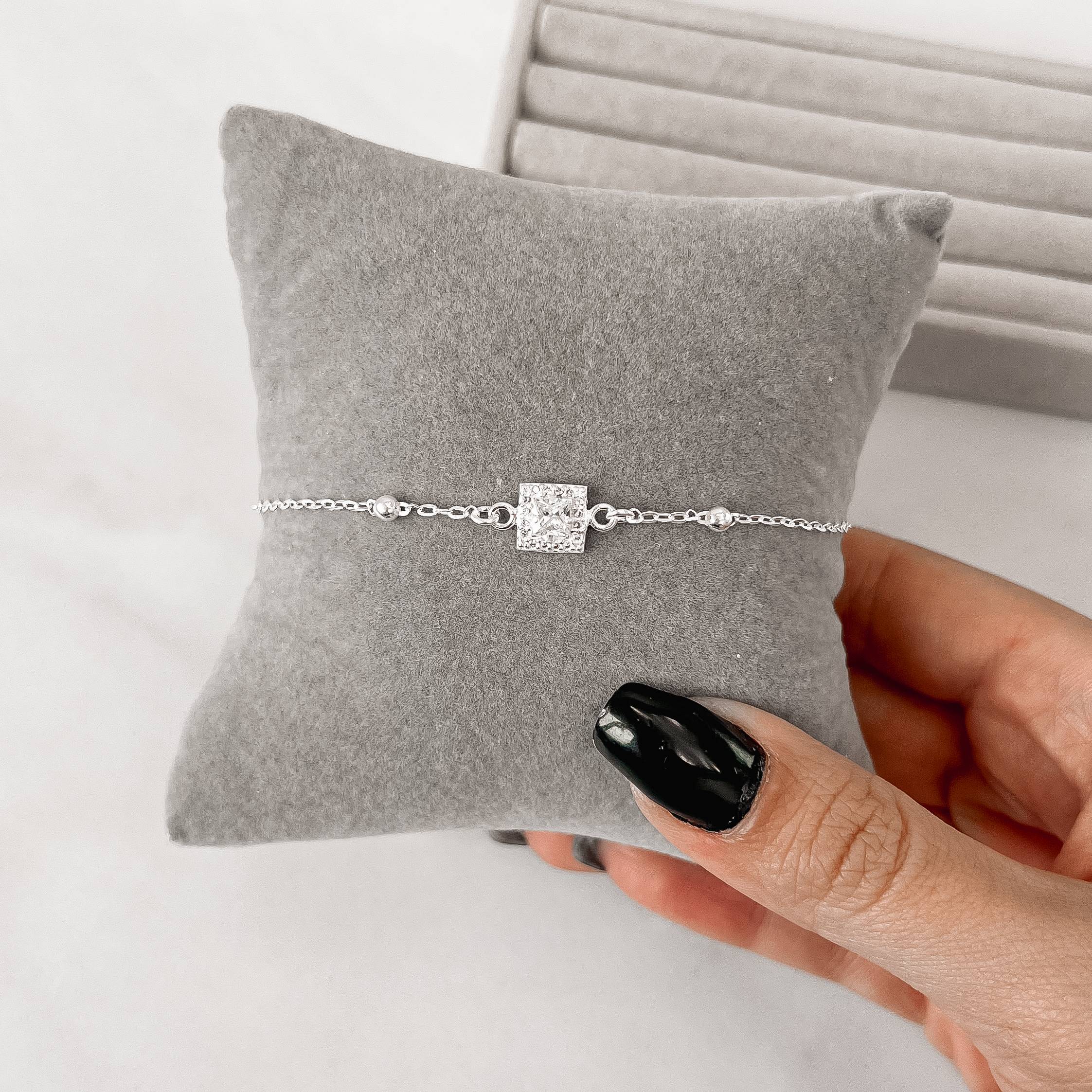 Pulseira entremeio quadrado cravejado 8mm com bolas