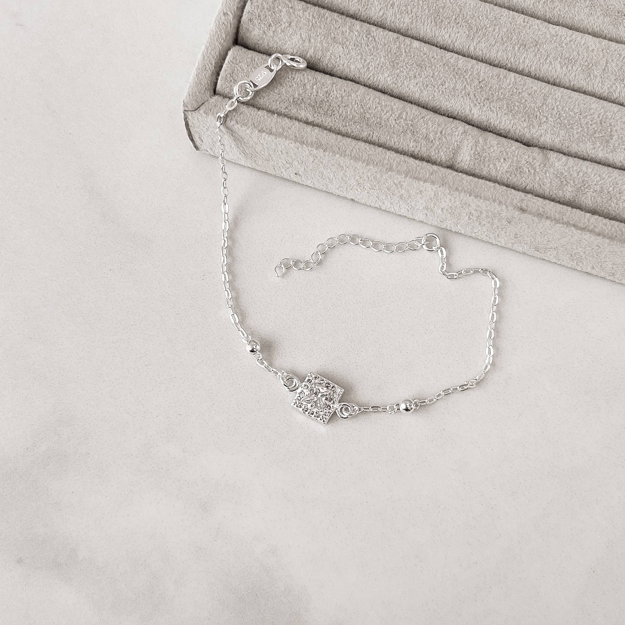 Imagem Secundária Pulseira entremeio quadrado cravejado 8mm com bolas