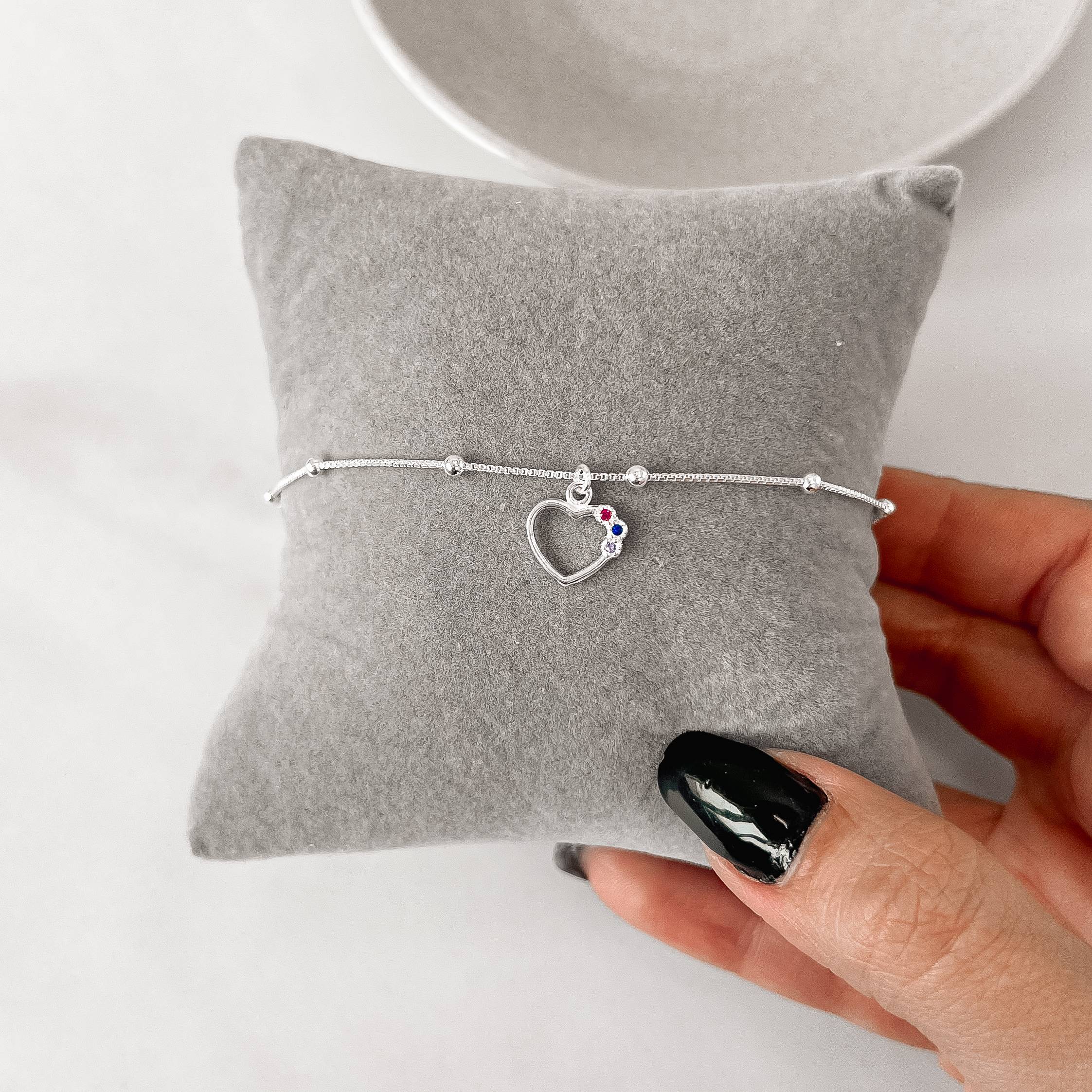 Imagem Pulseira pingente coração vazado detalhe cravejado colorido 11mm com bolas