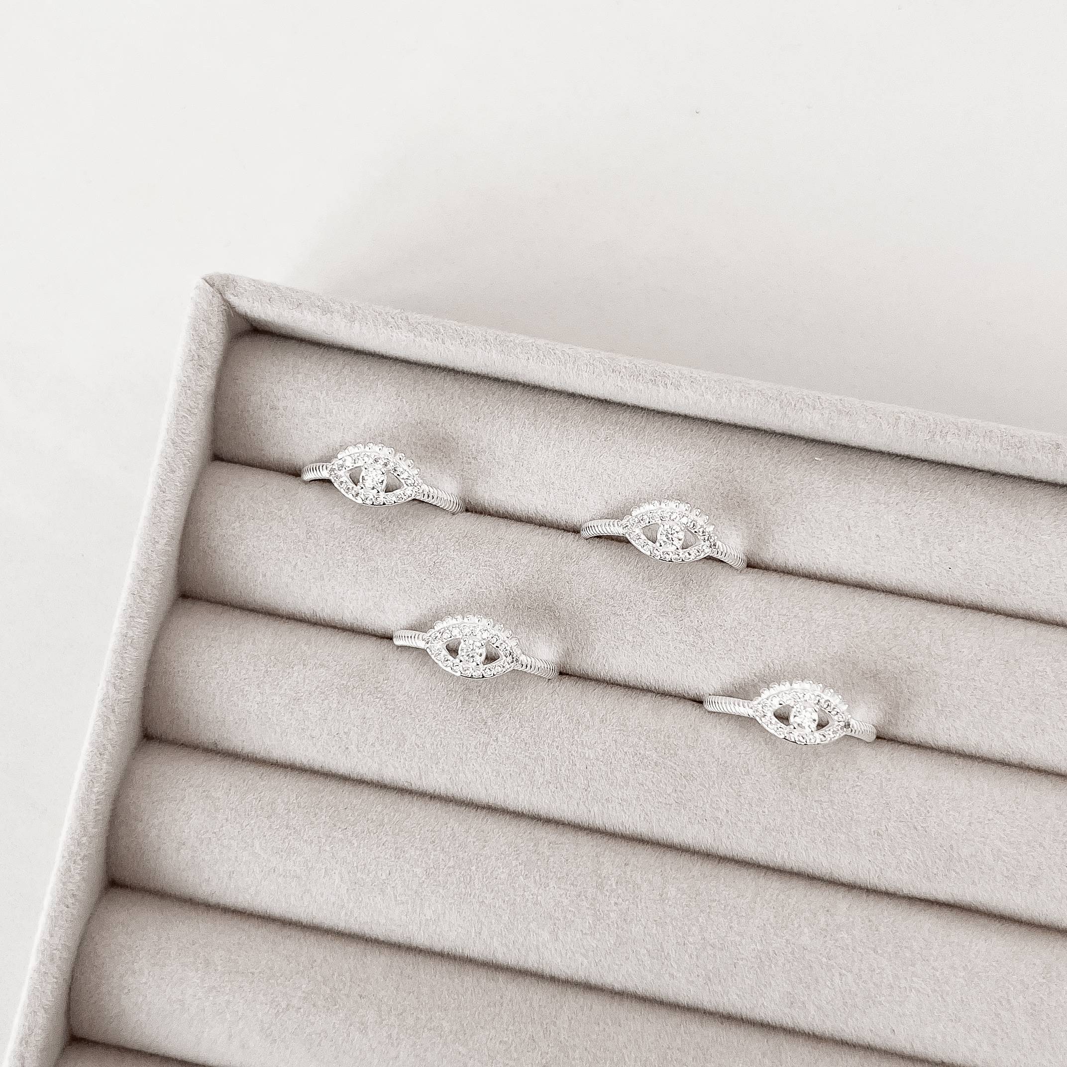 Imagem Anel olho cravejado detalhe riscado