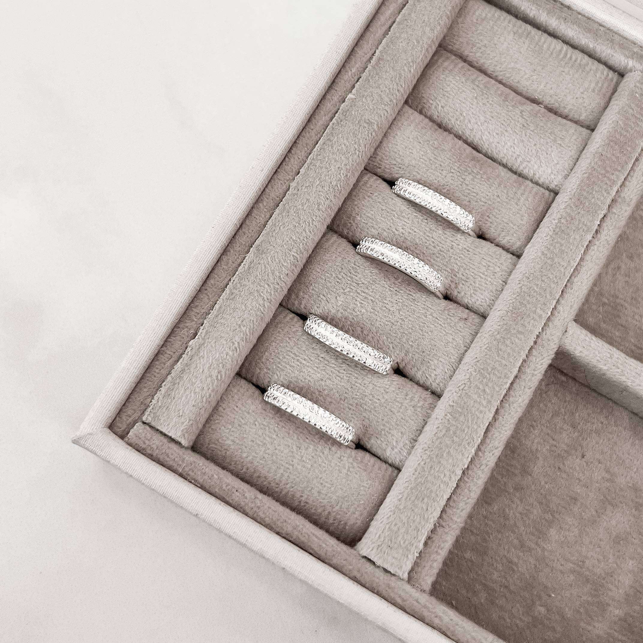 Imagem Secundária Anel cravejado duplo