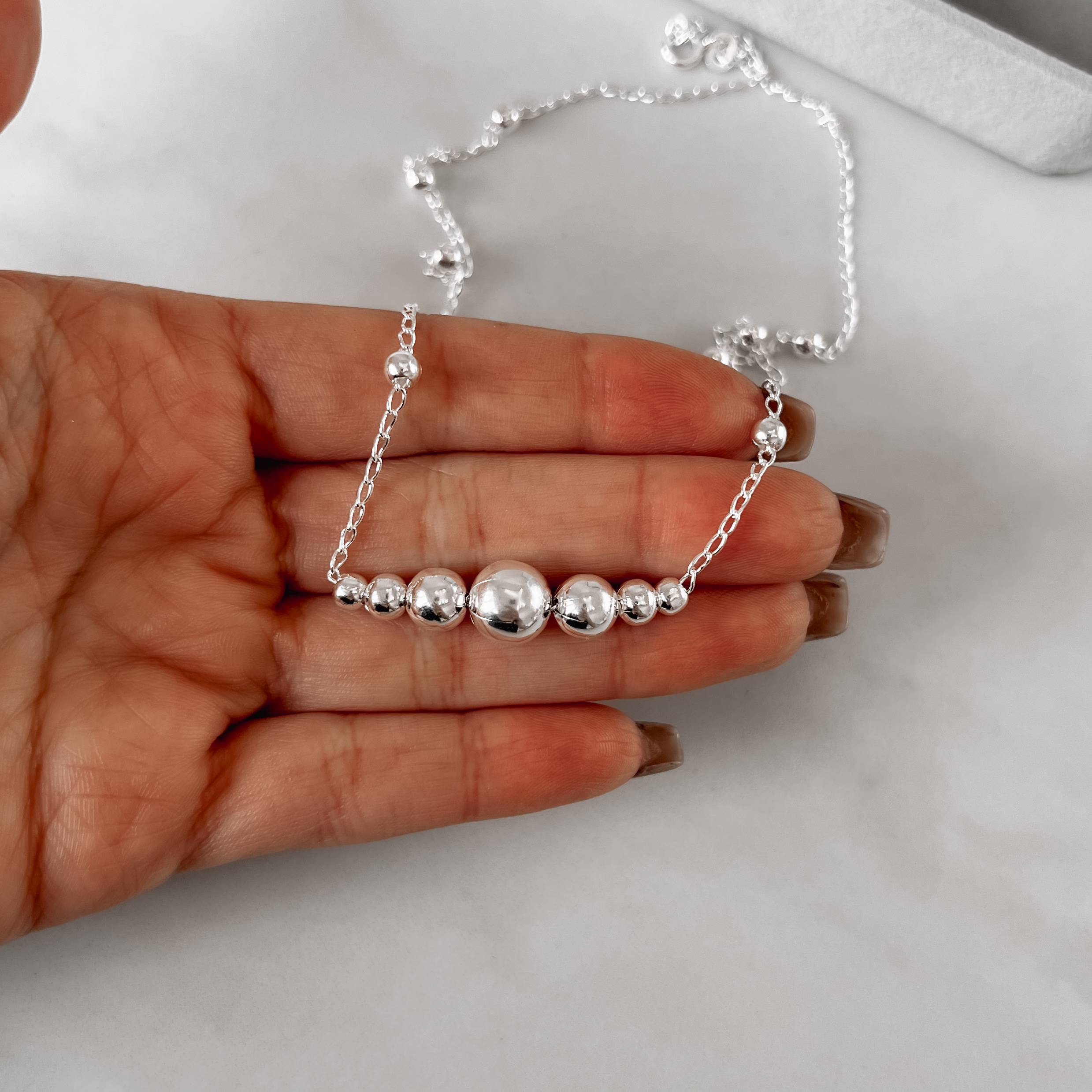 Imagem Secundária Colar entremeio bolas 4, 5, 7 e 9mm 45cm