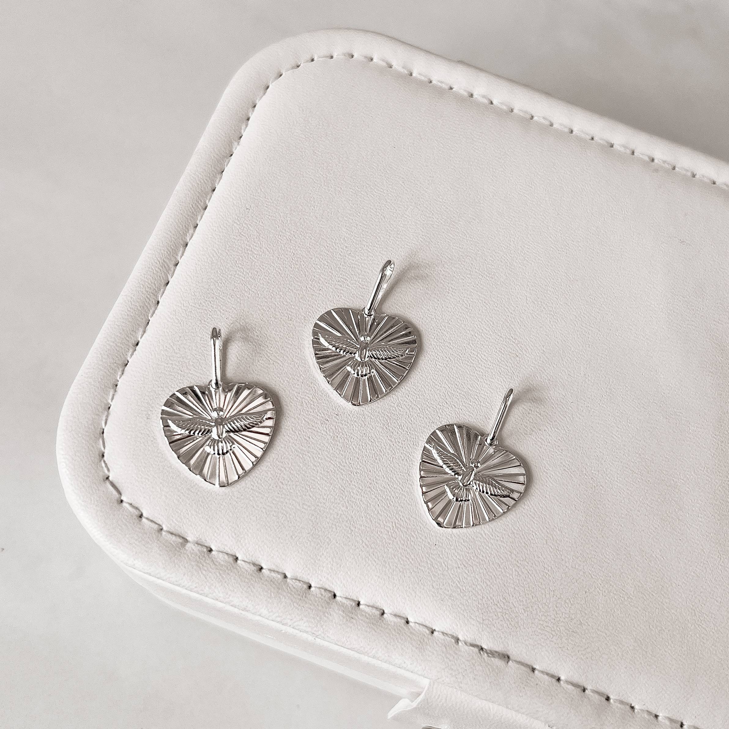 Imagem Secundária Pingente coração Espírito Santo com vinco 17mm