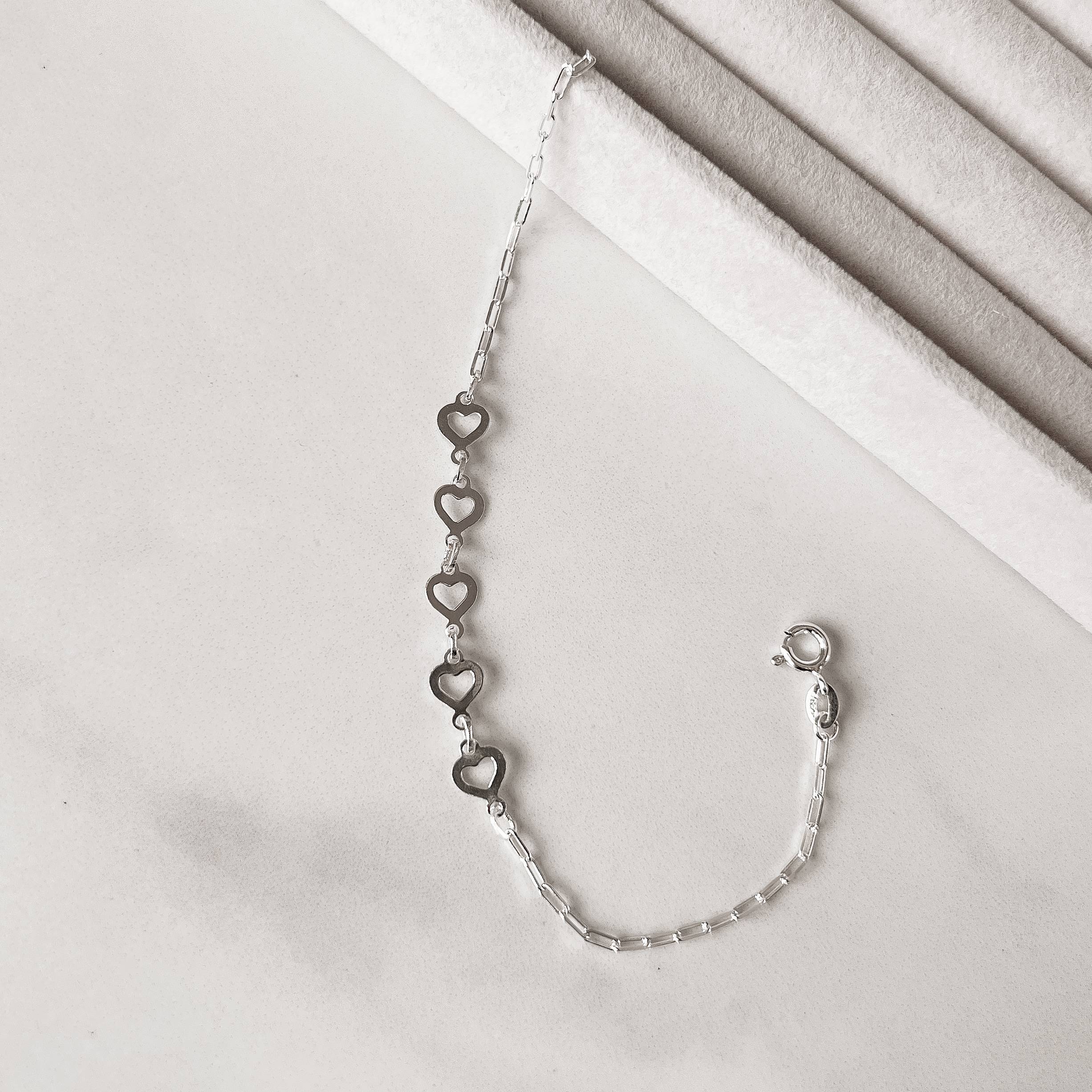 Pulseira entremeio corações vazados 6mm corrente cartier