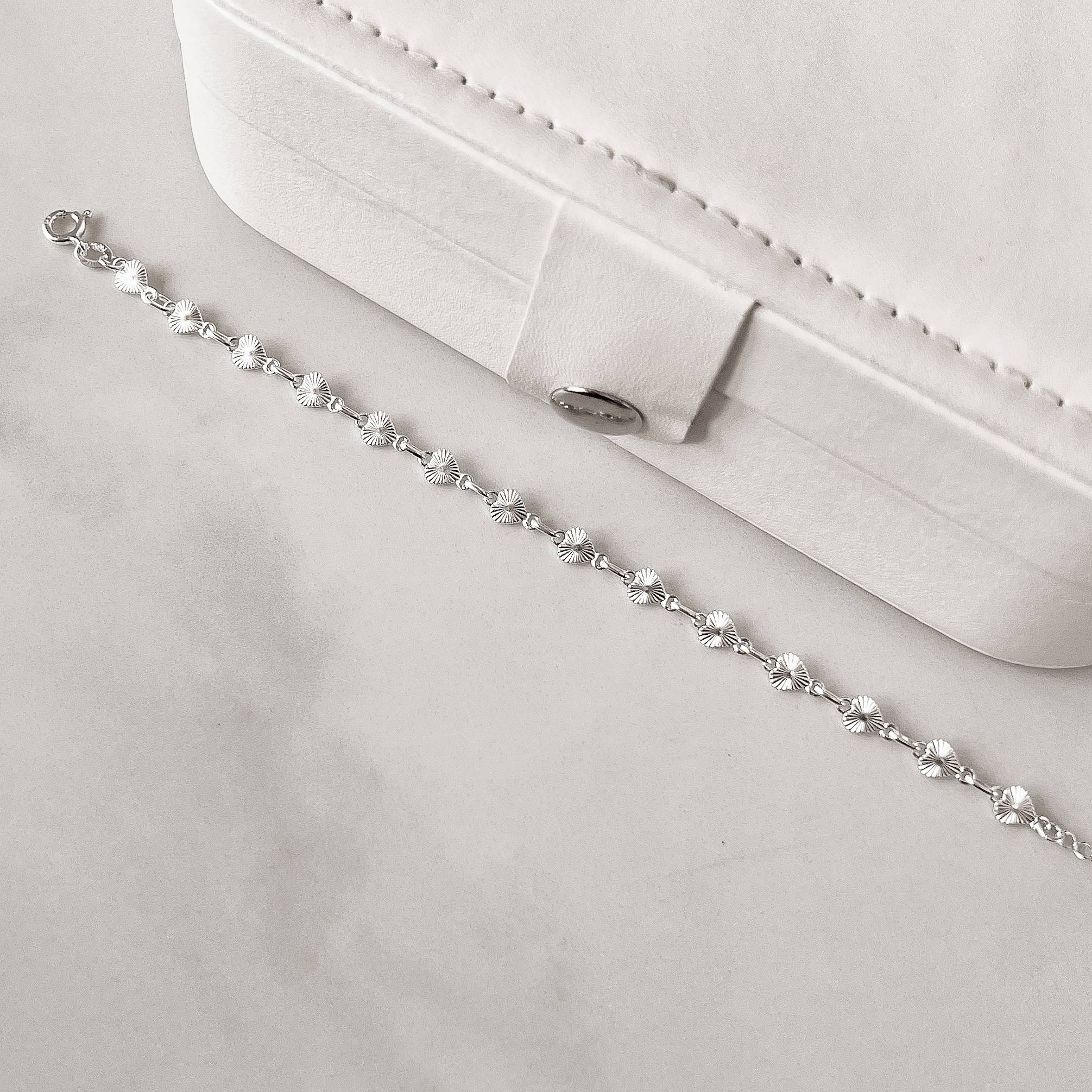 Imagem Secundária Pulseira entremeio corações com vinco 5mm