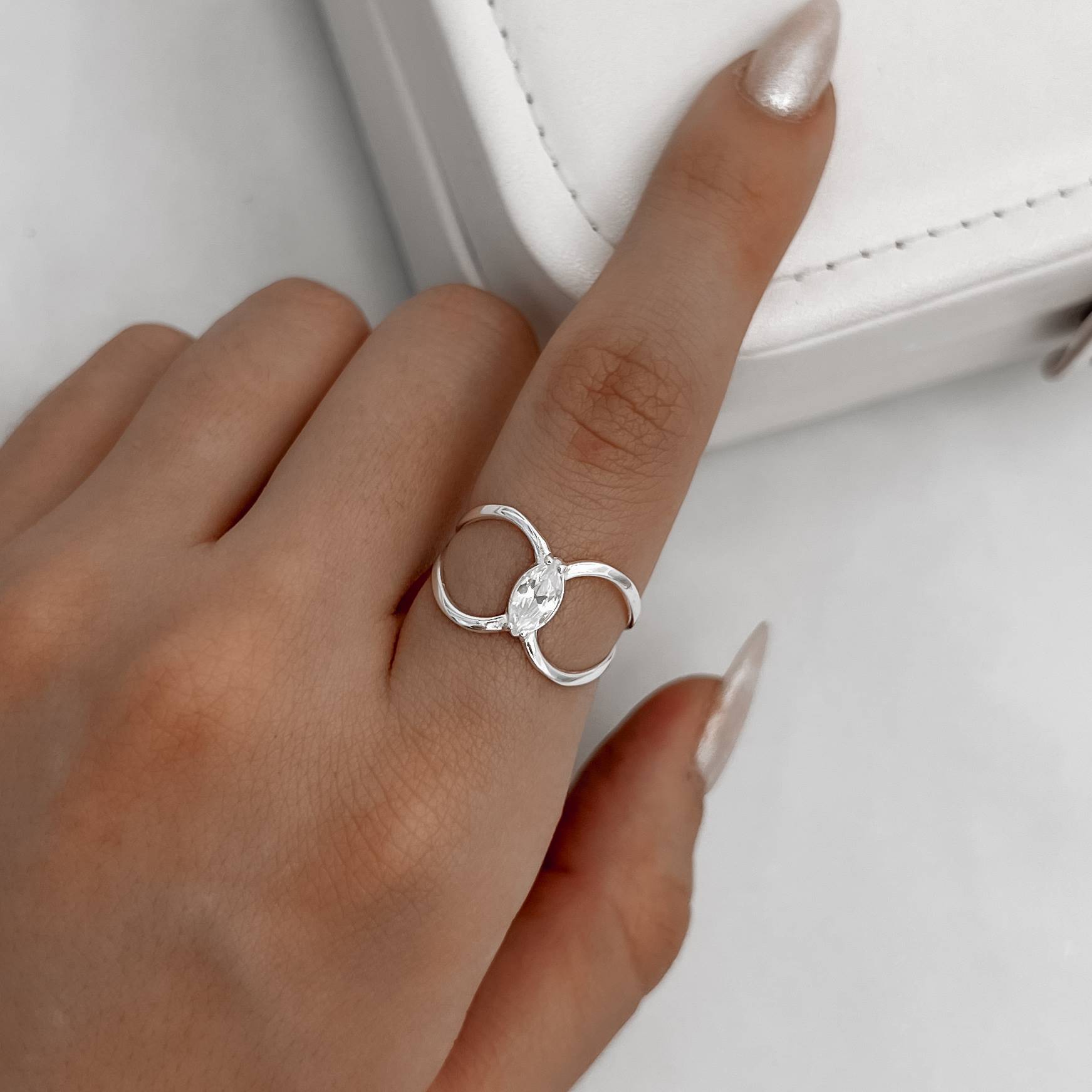 Imagem Secundária Anel largo com zircônia navete