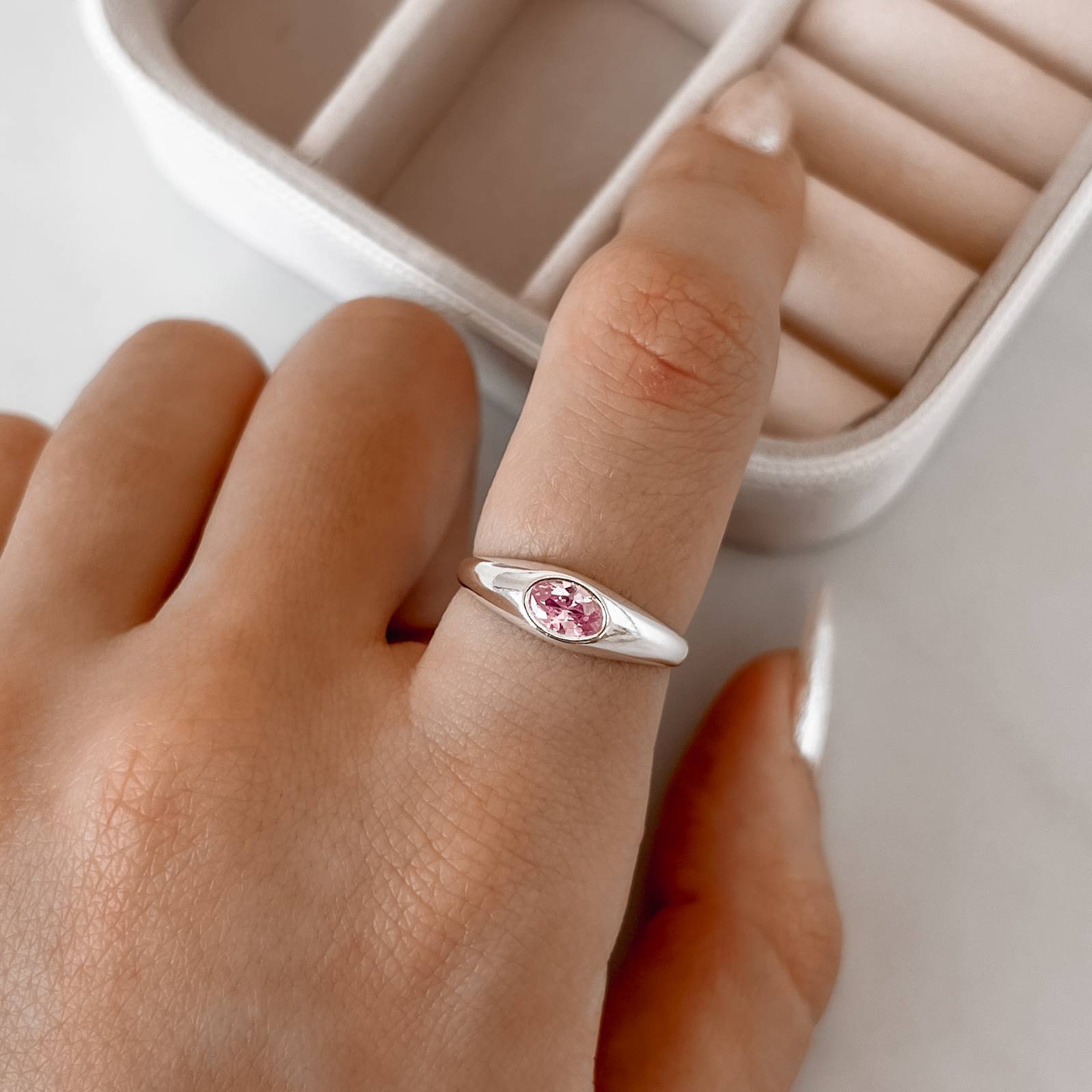 Imagem Anel zircônia oval rosa