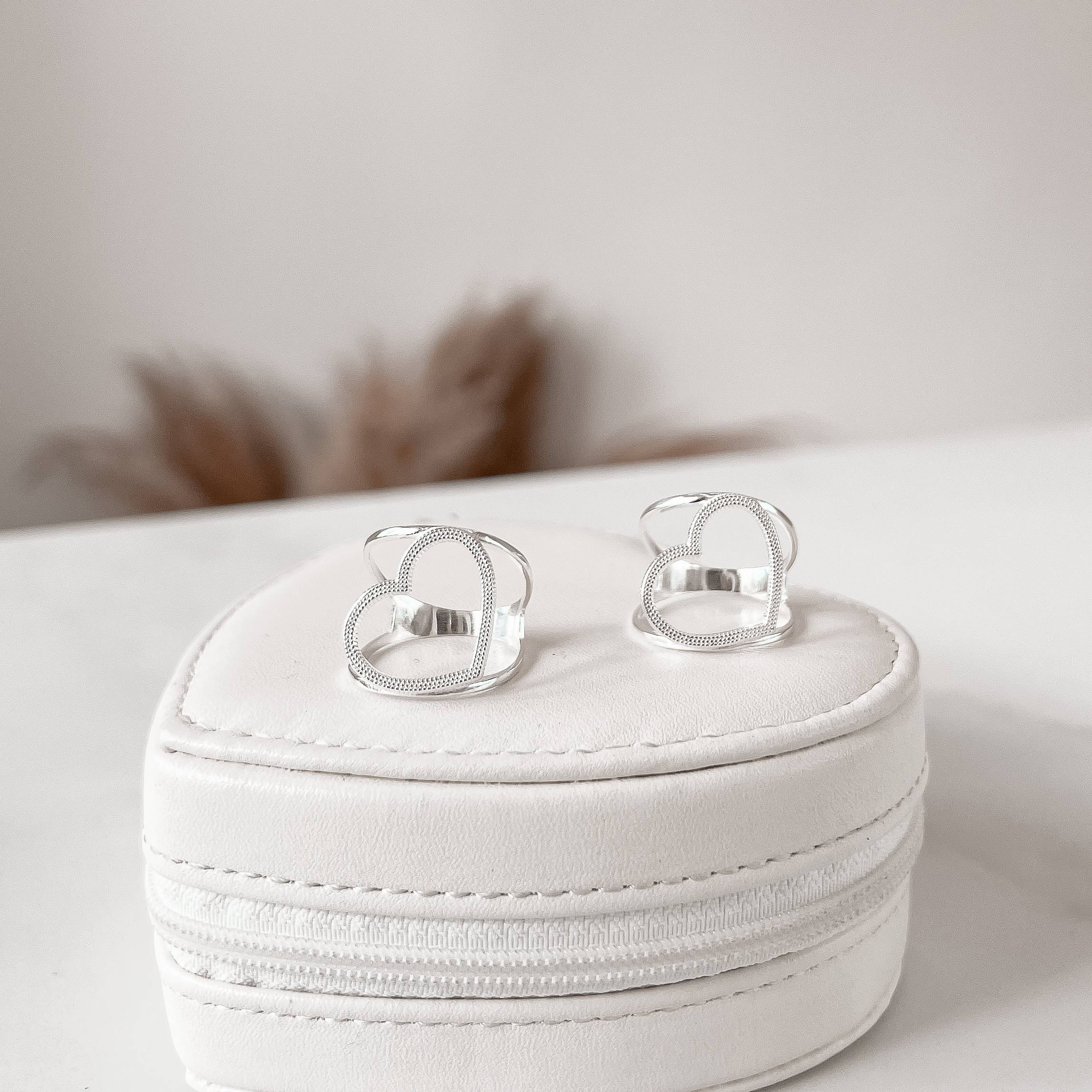 Imagem Anel largo 2 fios coração vazado