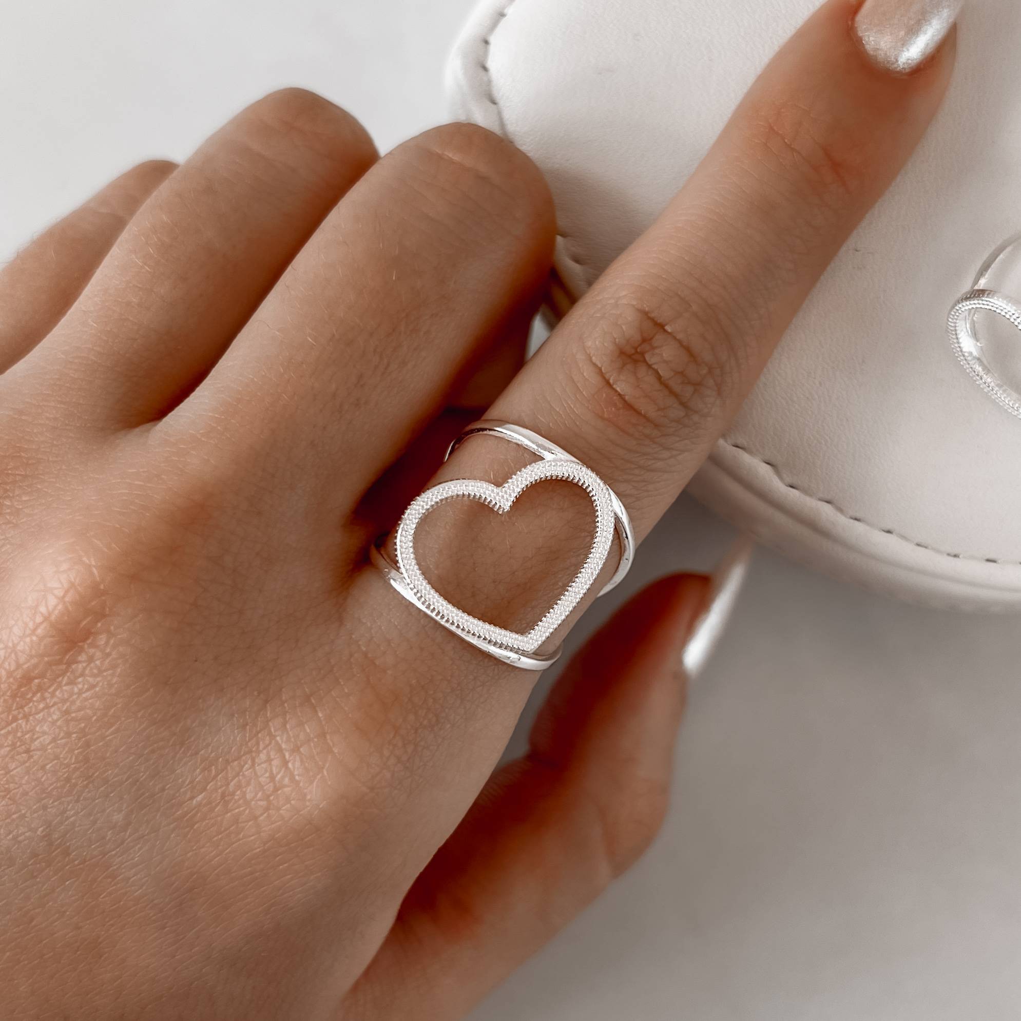 Imagem Secundária Anel largo 2 fios coração vazado