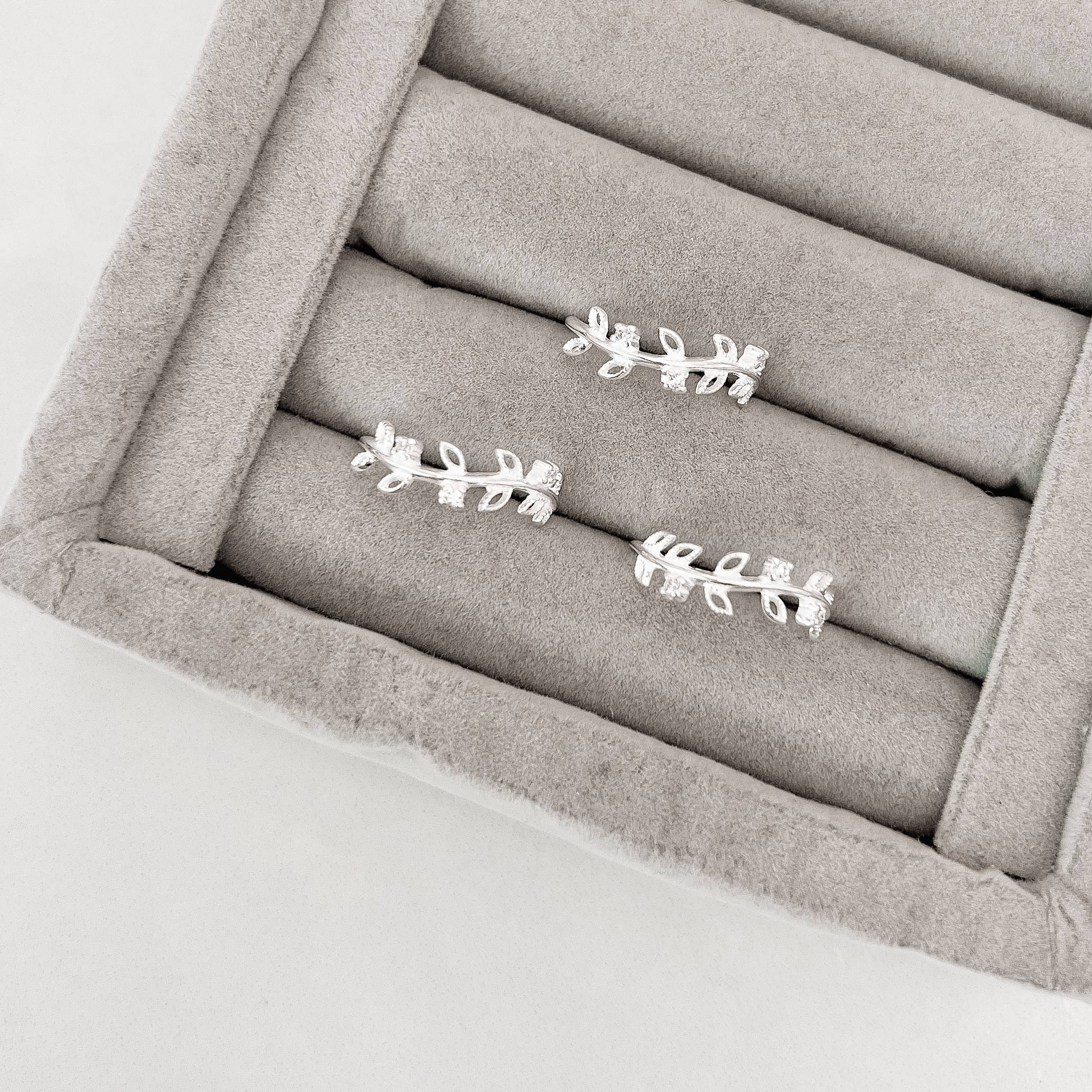 Imagem Anel ondulado hera com zircônias