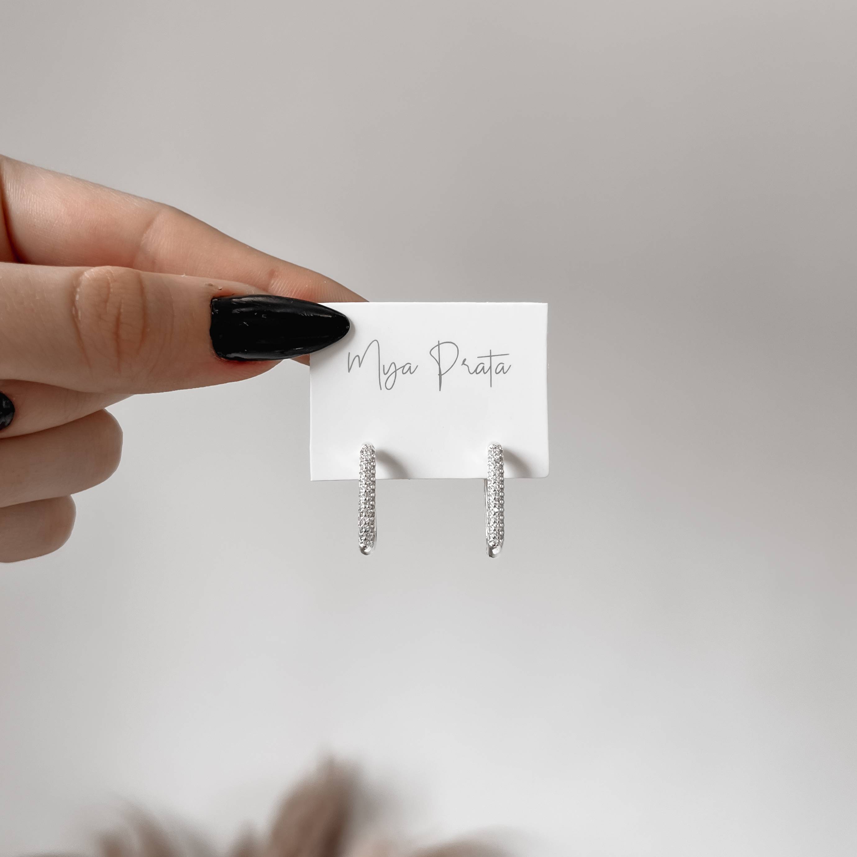 Imagem Argola click retangular cravejada 18mm