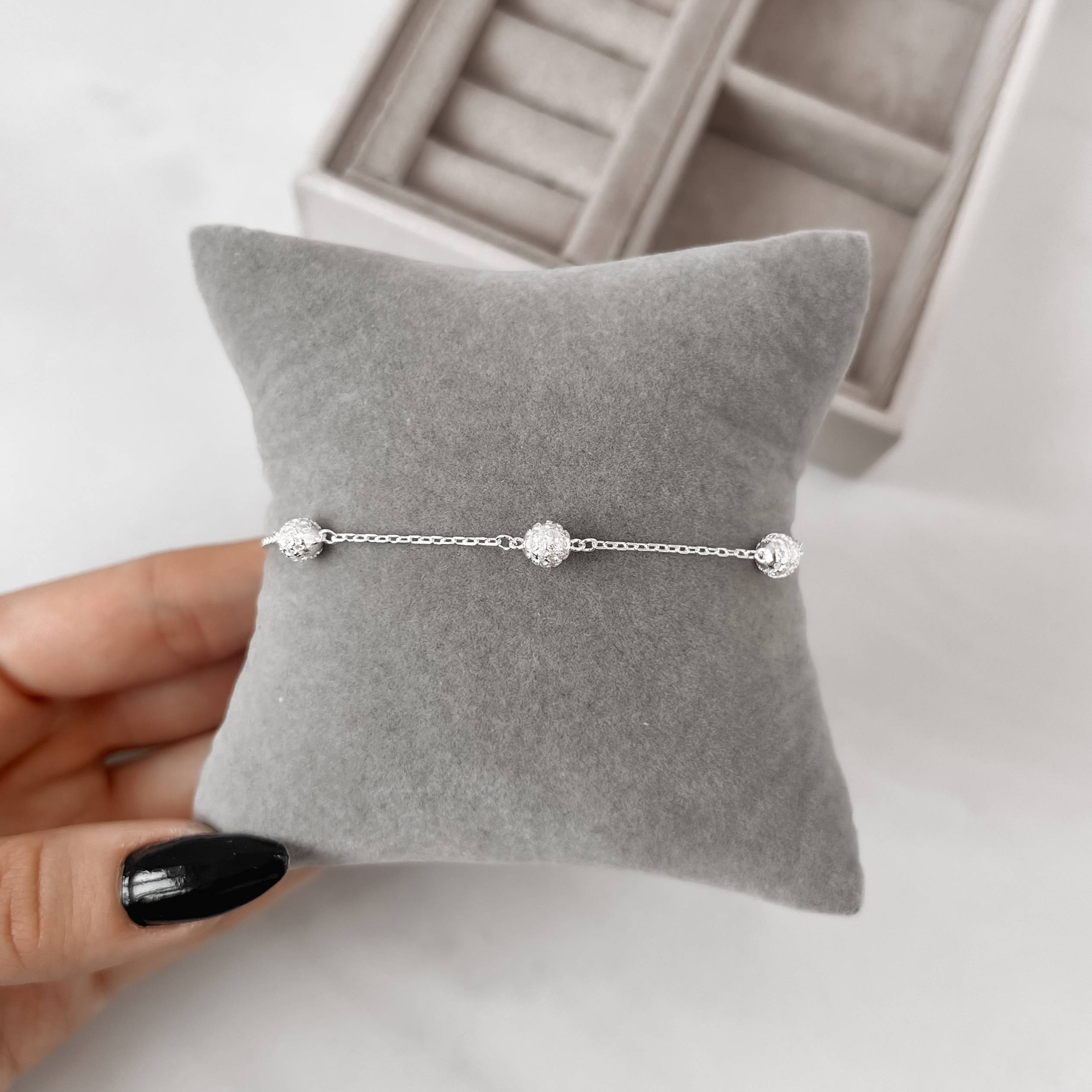 Imagem Secundária Pulseira entremeio bolas cravejadas 5mm com alongadora