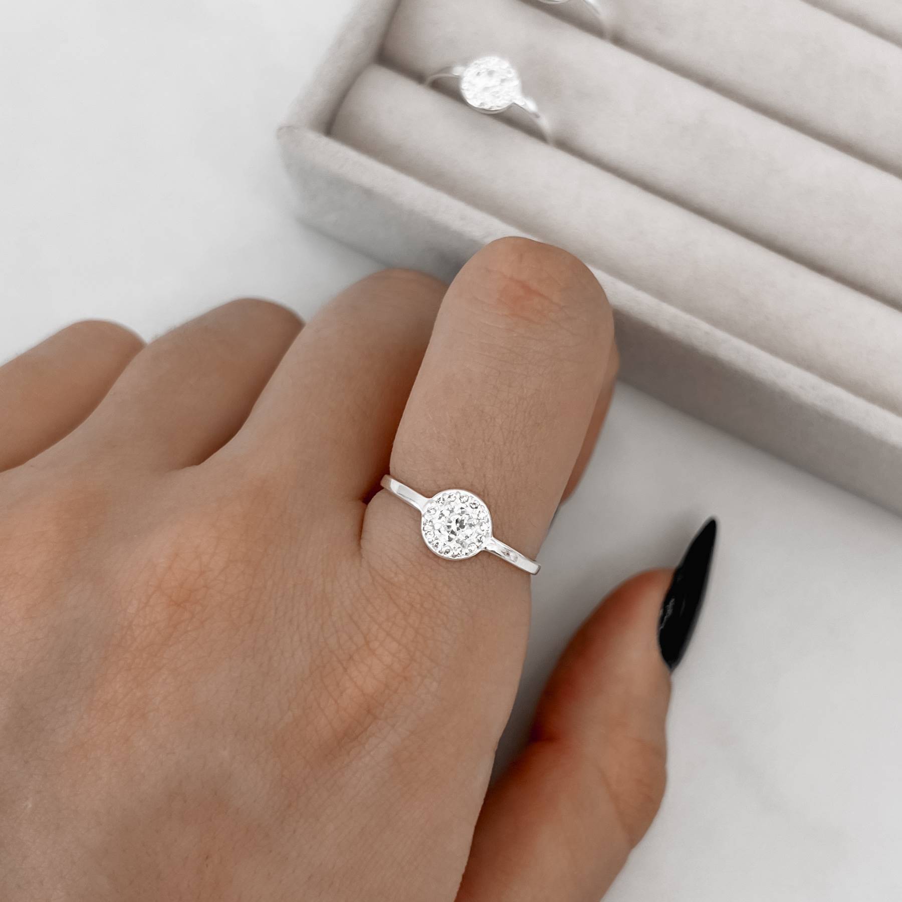 Imagem Anel solitário redondo cravejado