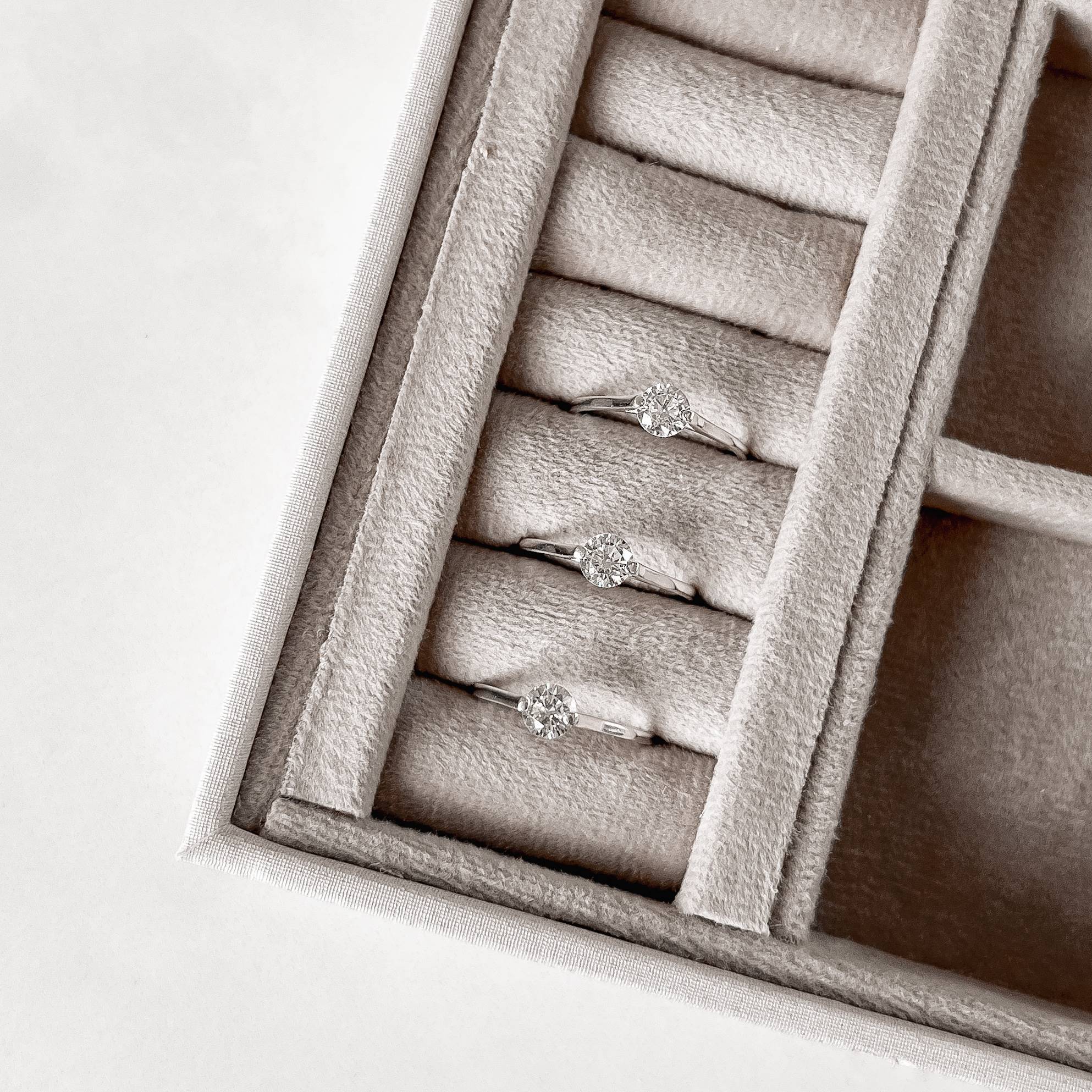 Imagem Secundária Anel solitário 2 garras zircônia 5mm