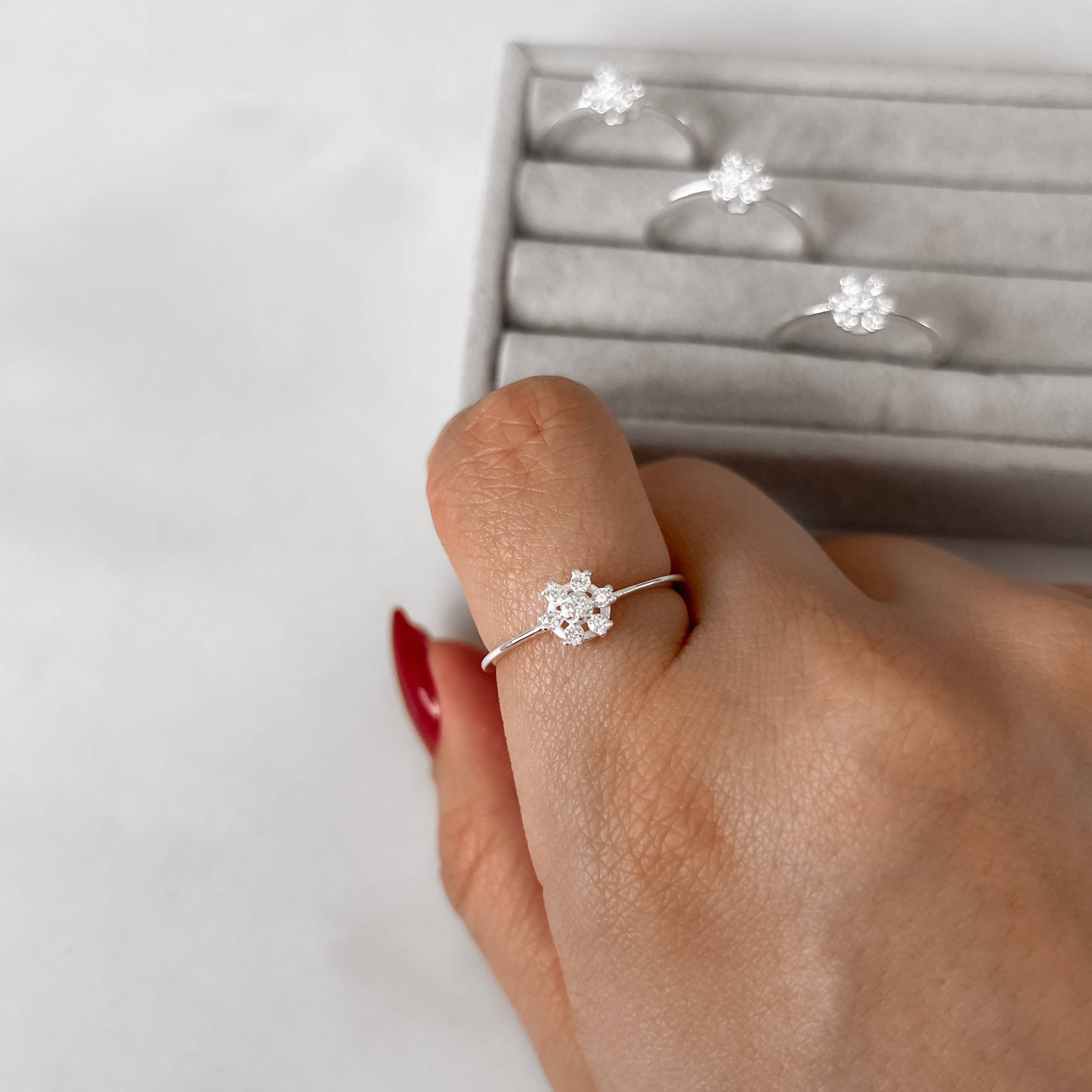 Imagem Secundária Anel flor com zircônias