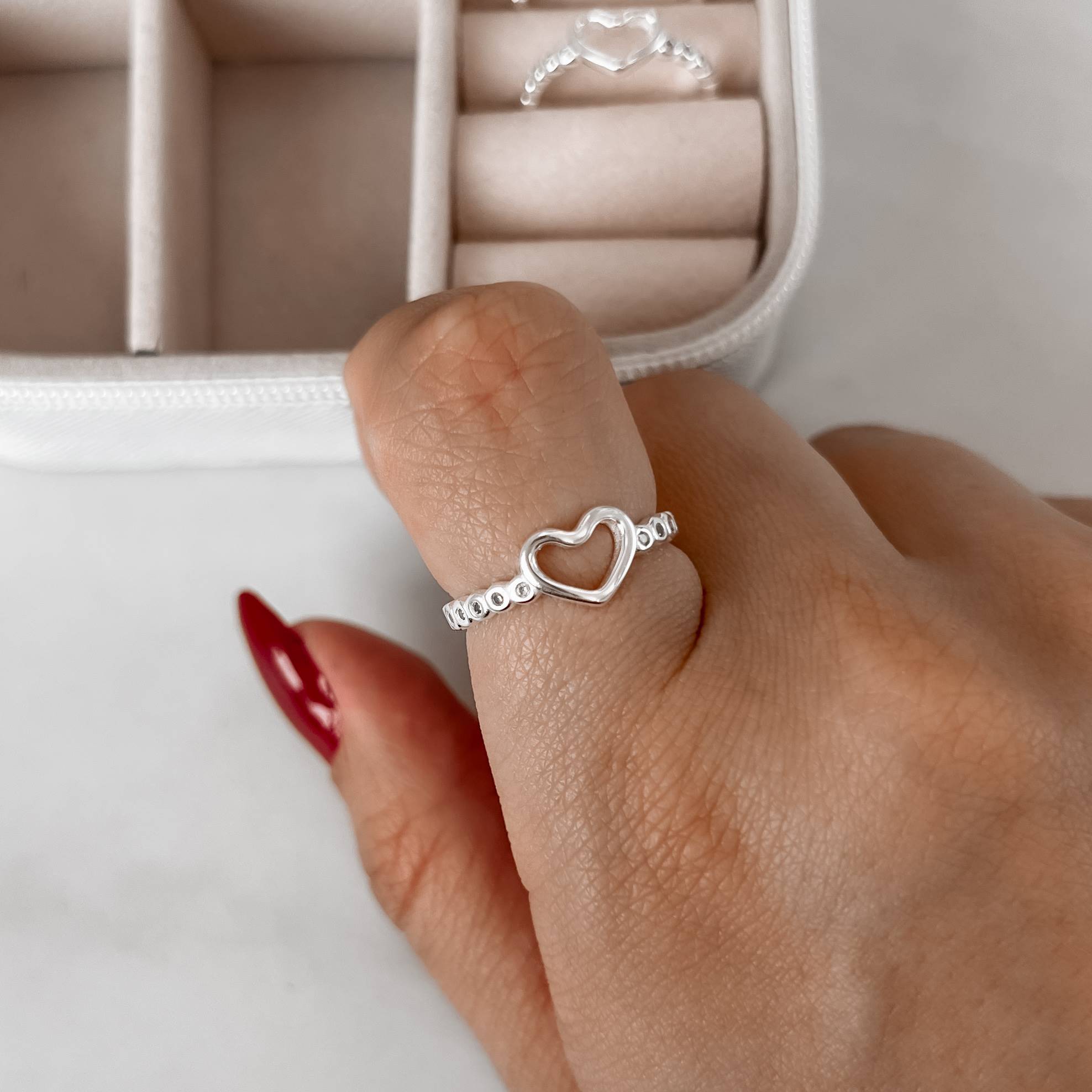 Imagem Secundária Anel coração vazado com cravejado