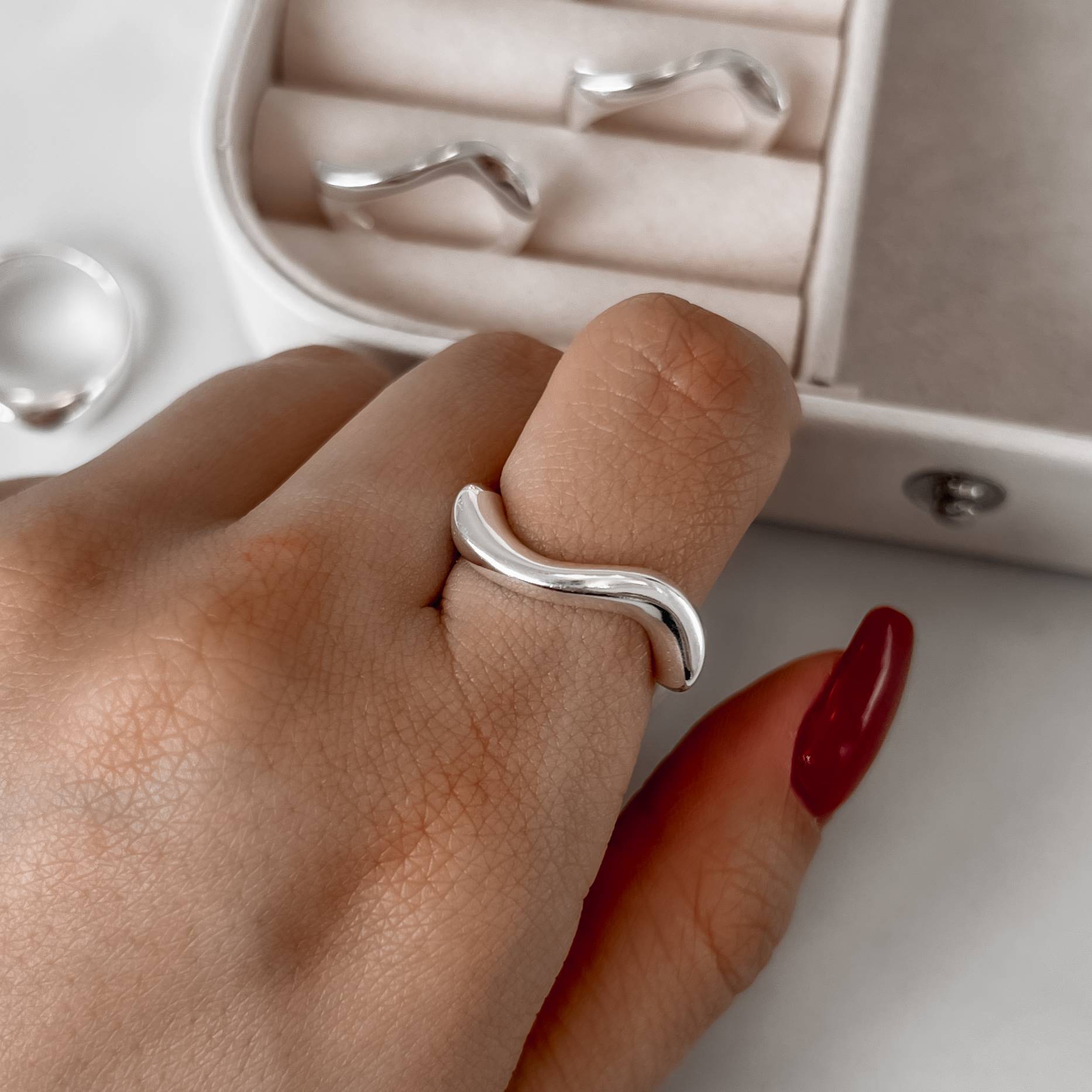 Imagem Secundária Anel ondulado trabalhado