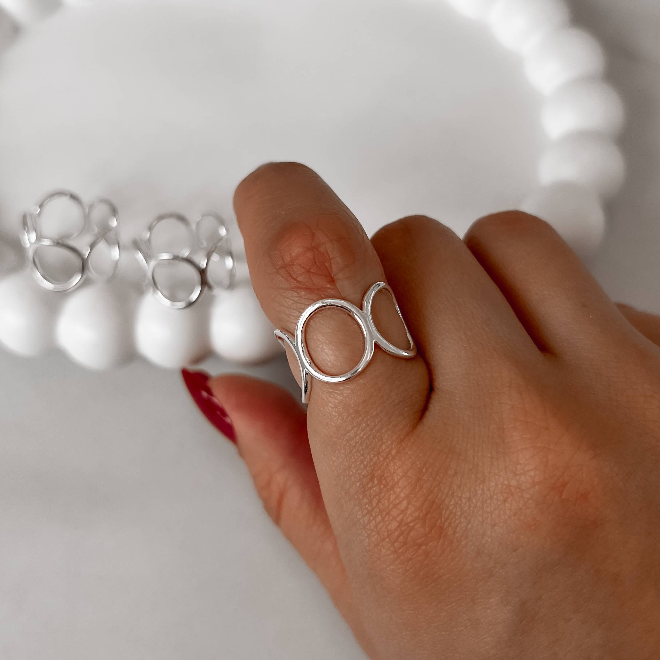 Imagem Anel largo círculos vazados