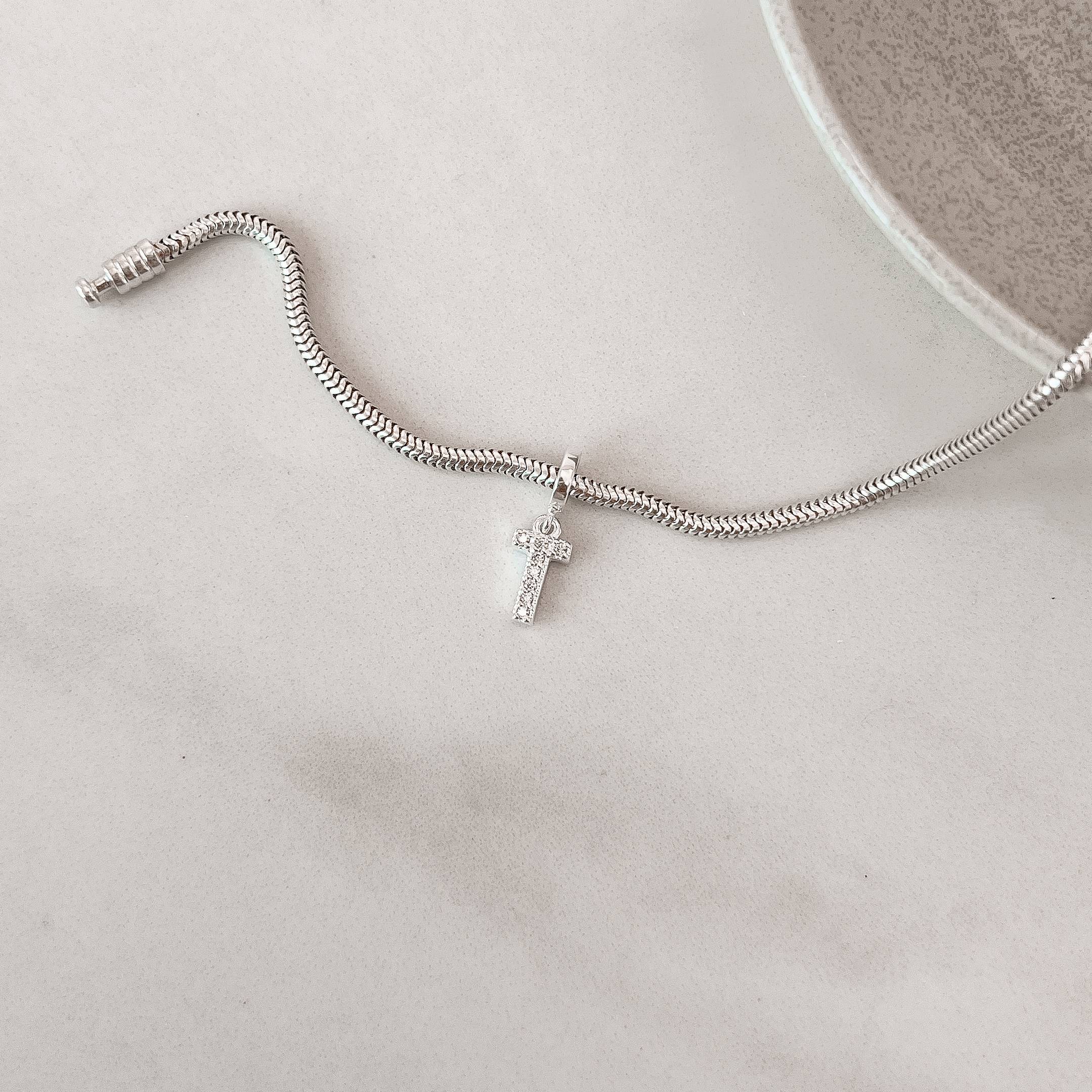 Berloque pingente letra T cravejada 9mm