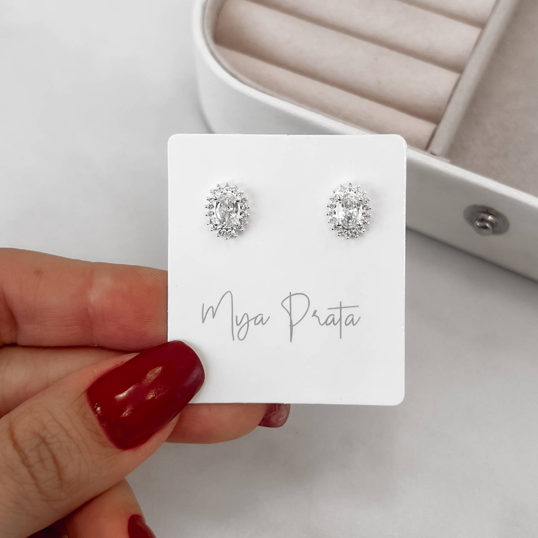 Imagem Secundária Brinco zircônia oval com cravejado cristal 10mm