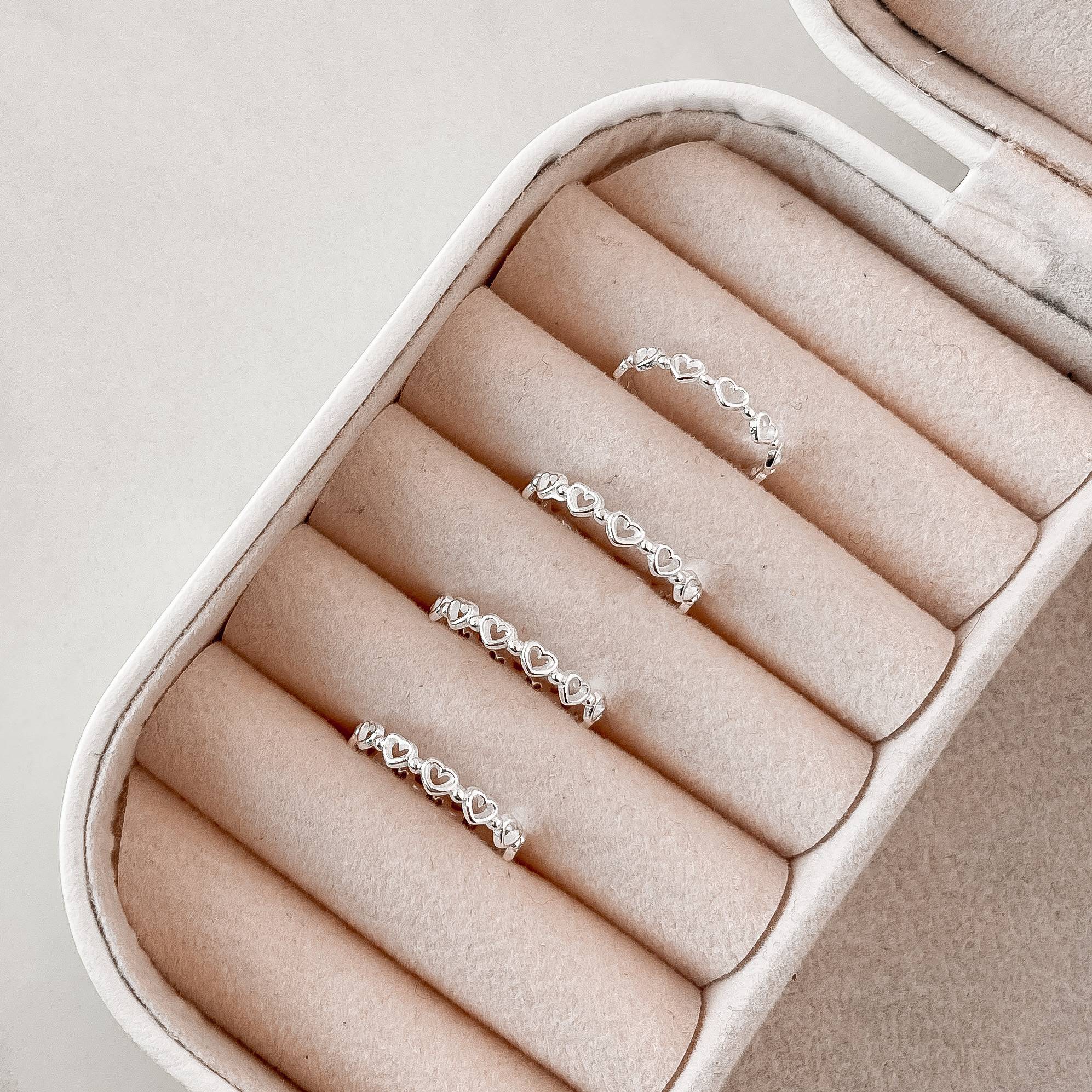 Imagem Secundária Anel mini corações vazados e bolinhas