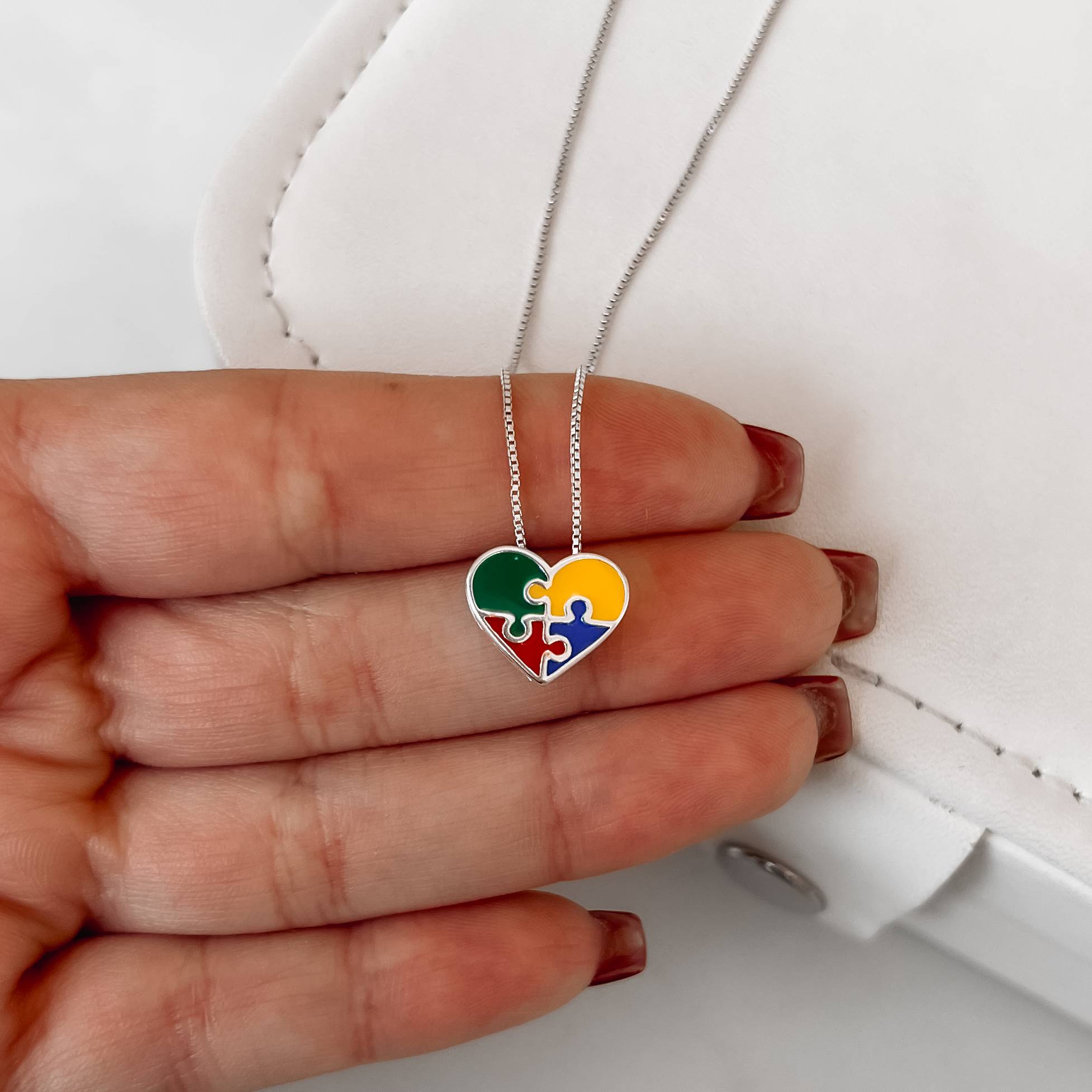 Imagem Secundária Colar coração símbolo autismo 14mm resina 45cm