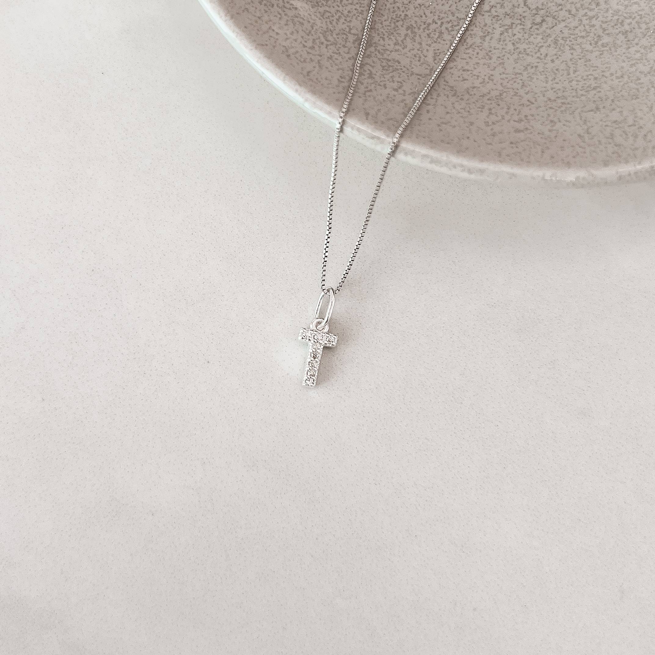 Colar pingente letra T cravejada 9mm 45cm