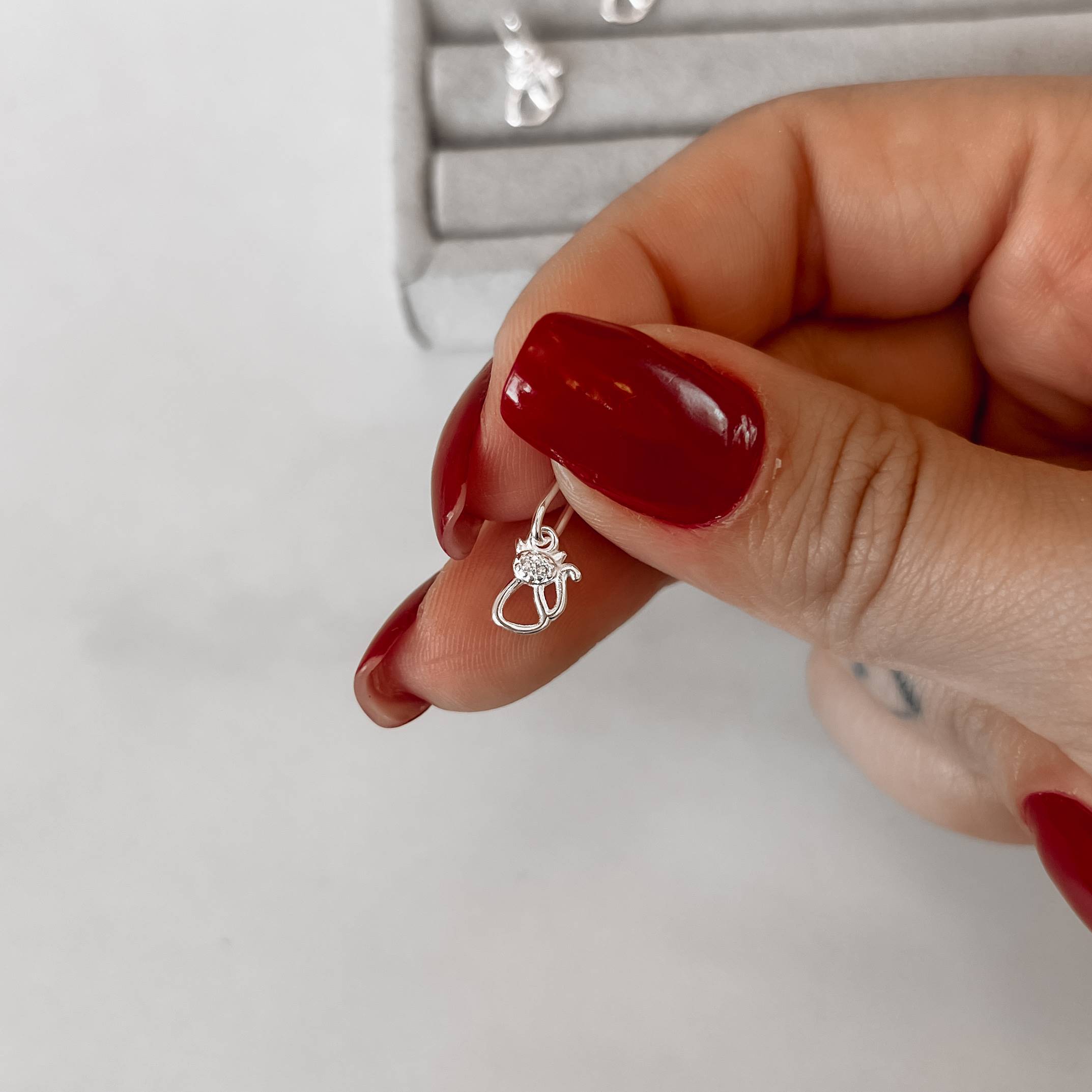 Pingente gato vazado com zircônias 7mm