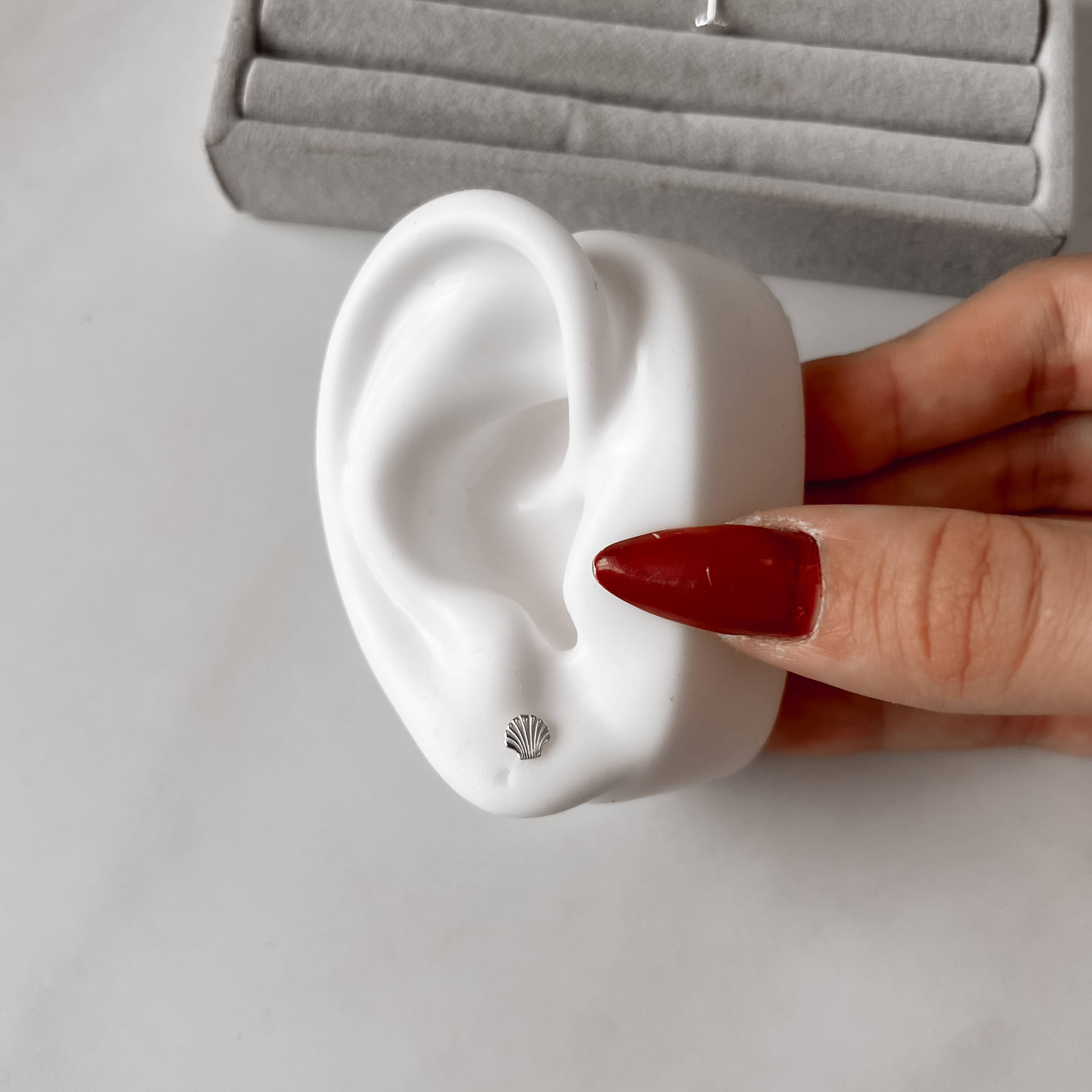 Imagem Secundária Brinco infantil concha desenhada 5mm tarraxa baby