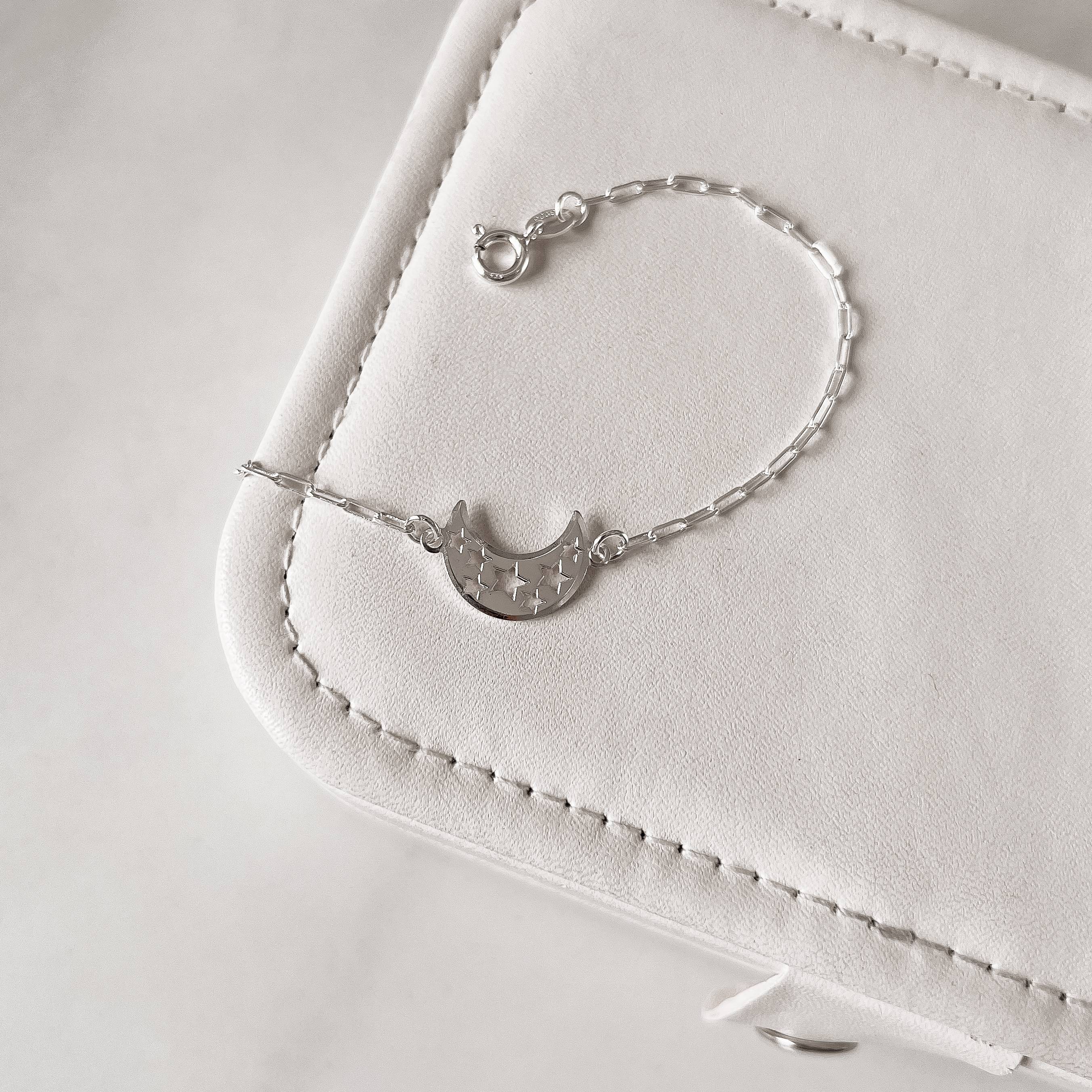 Imagem Secundária Pulseira entremeio lua com estrelas vazadas 15mm