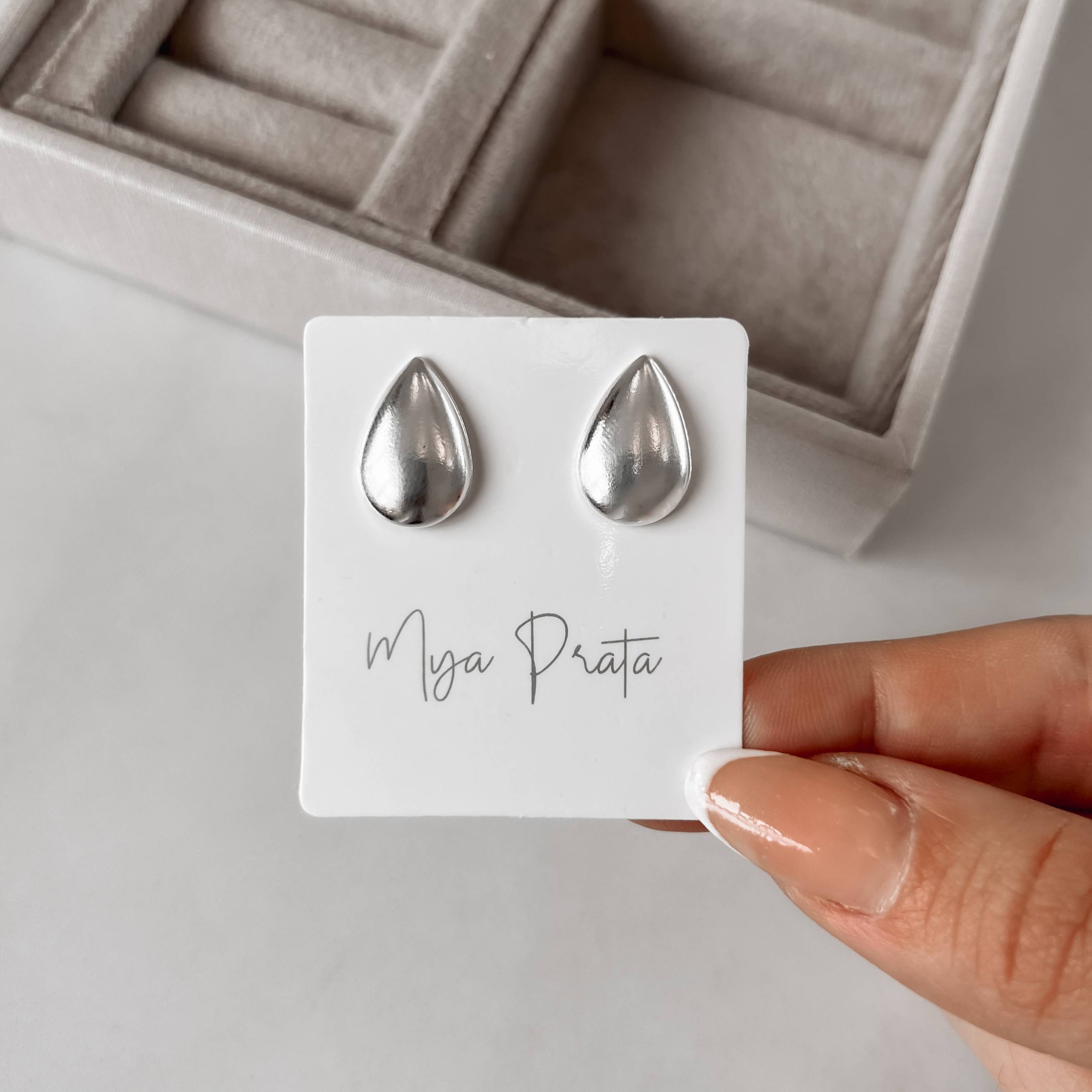 Imagem Secundária Brinco gota lisa 16mm