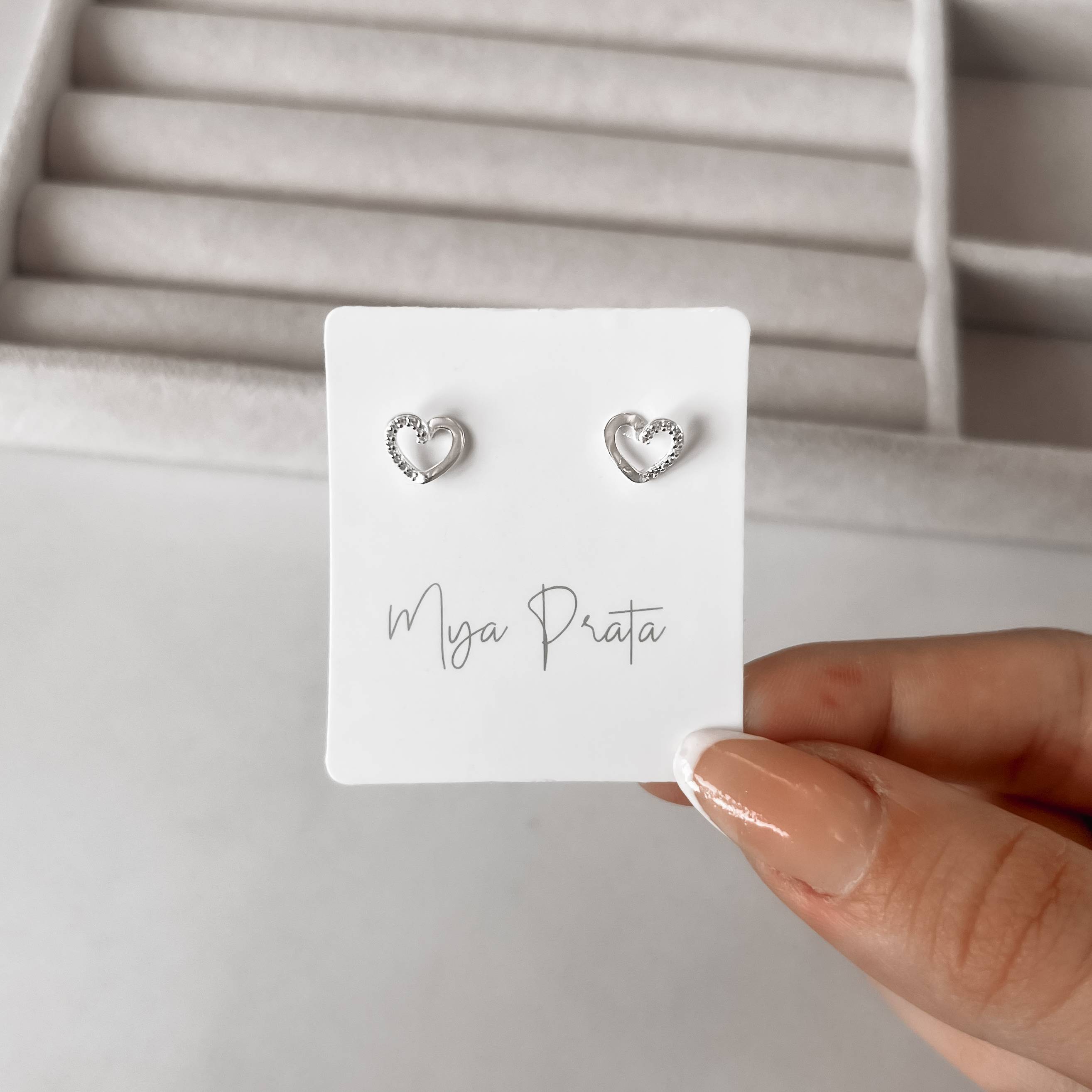 Imagem Secundária Brinco volta coração metade cravejado 8mm