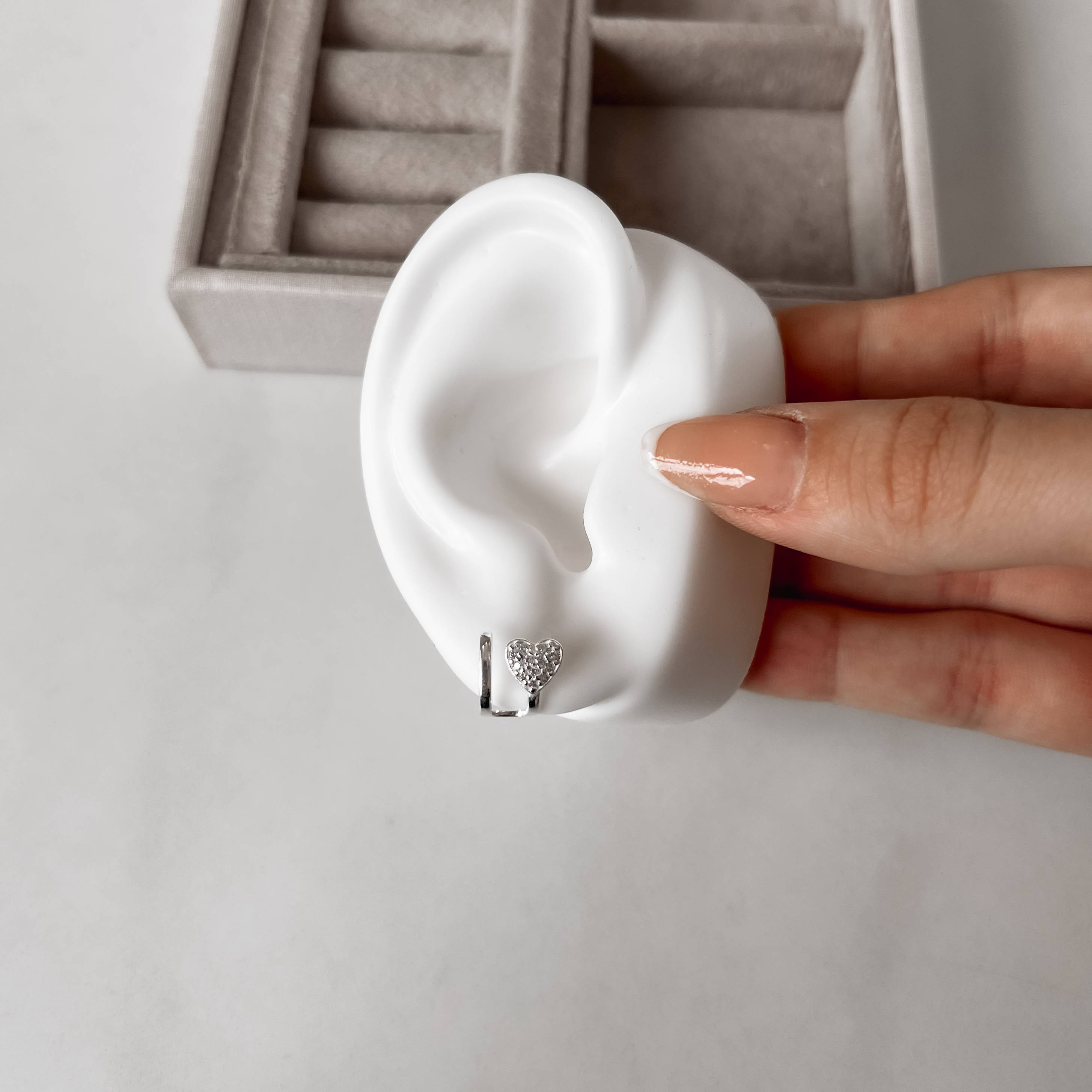 Imagem Brinco 2 voltas com coração cravejado 10mm