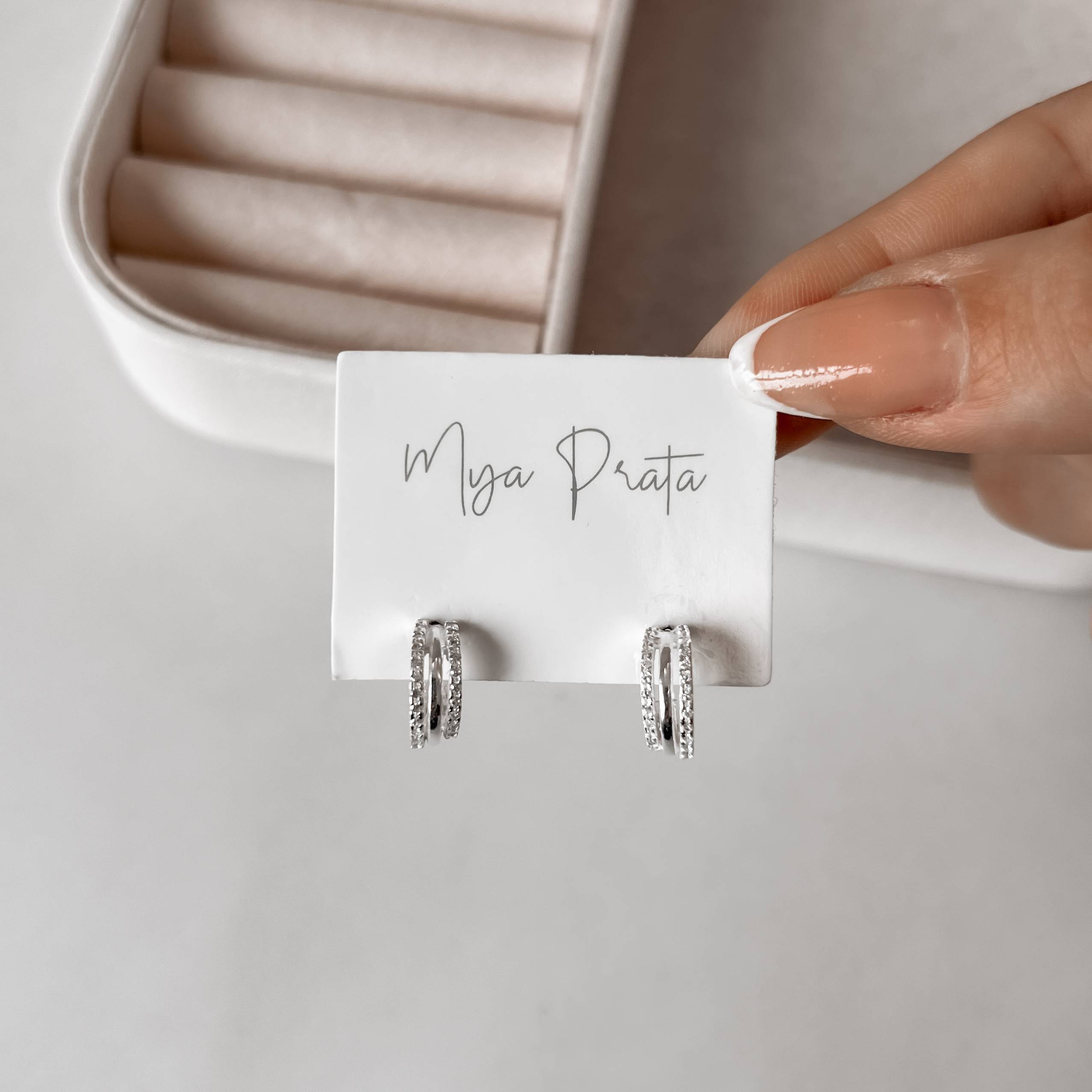 Imagem Secundária Argola 3 fios liso e cravejado 12mm tarraxa