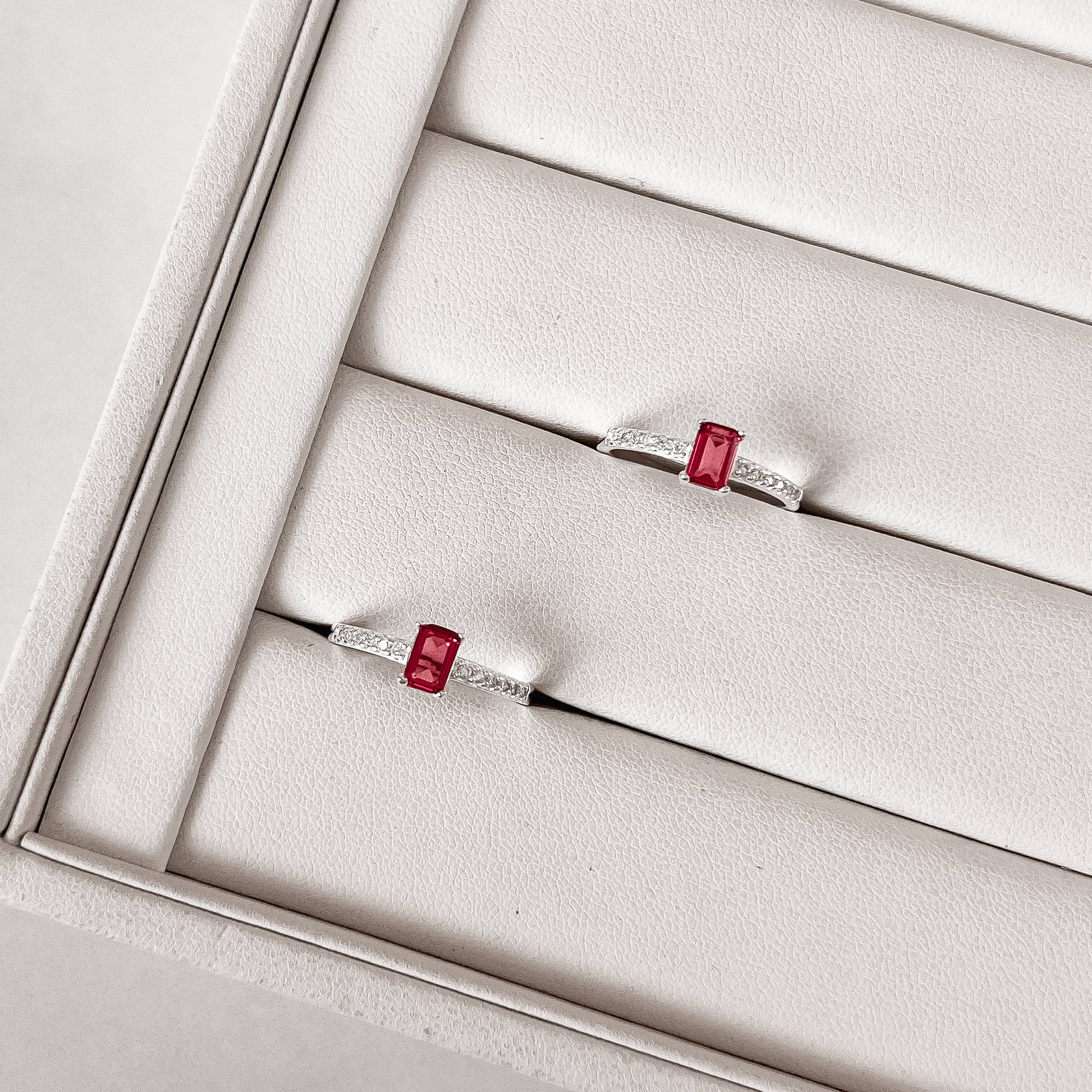 Imagem Secundária Anel zircônia retangular cereja com cravejado