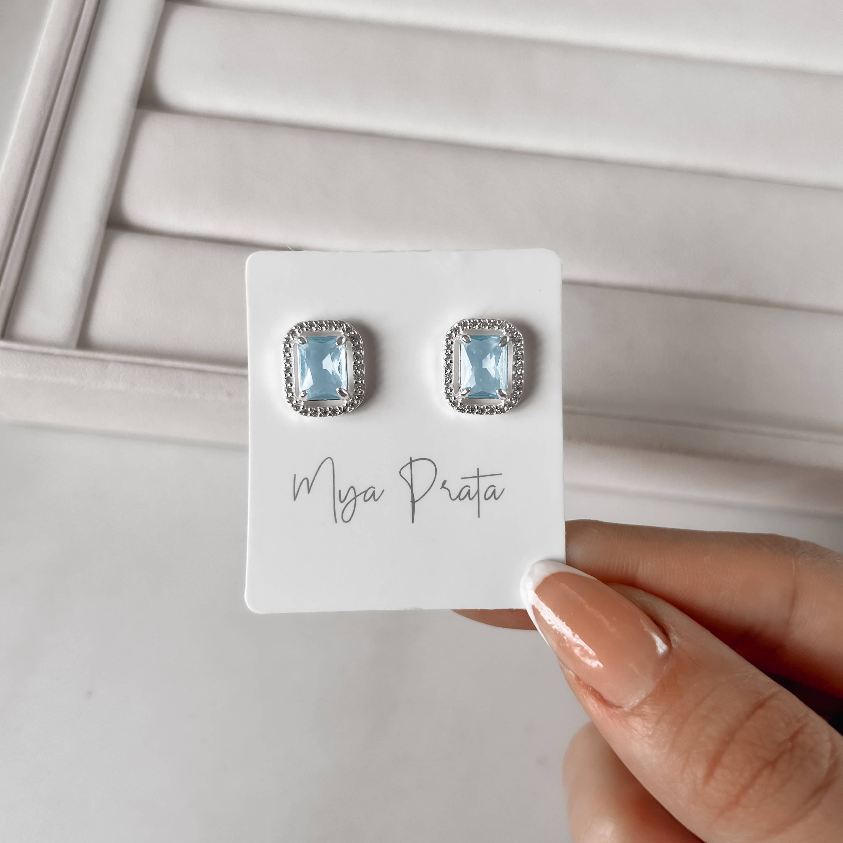 Imagem Secundária Brinco zircônia retangular azul claro com cravejado 13mm