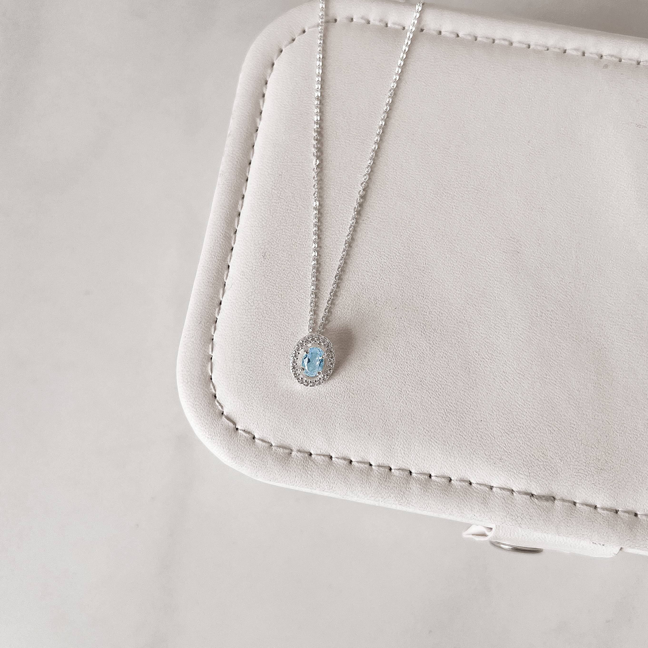 Imagem Colar zircônia oval azul claro com cravejado 11mm corrente cadeadinho 45cm