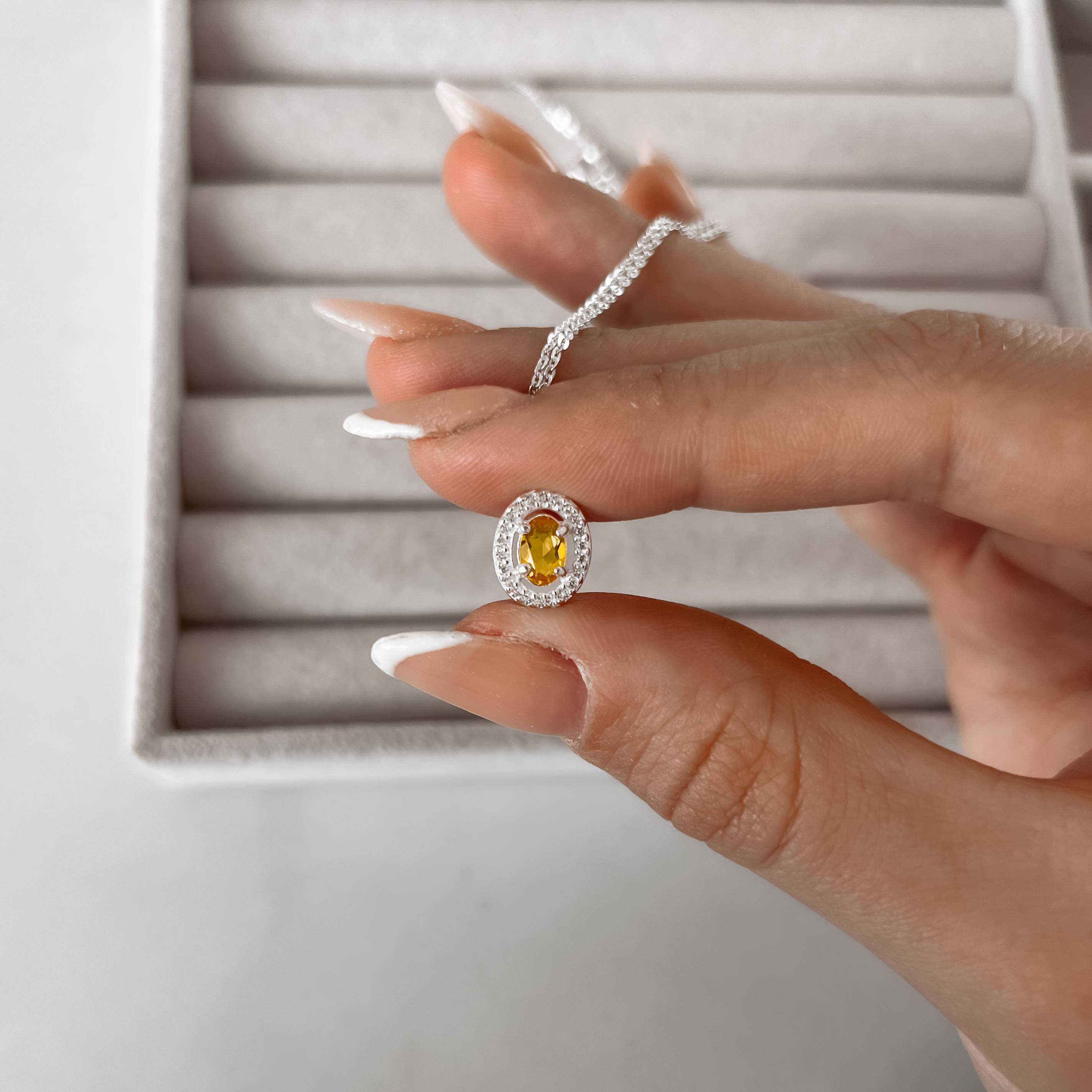 Imagem Secundária Colar zircônia oval amarela com cravejado 11mm corrente cadeadinho 45cm