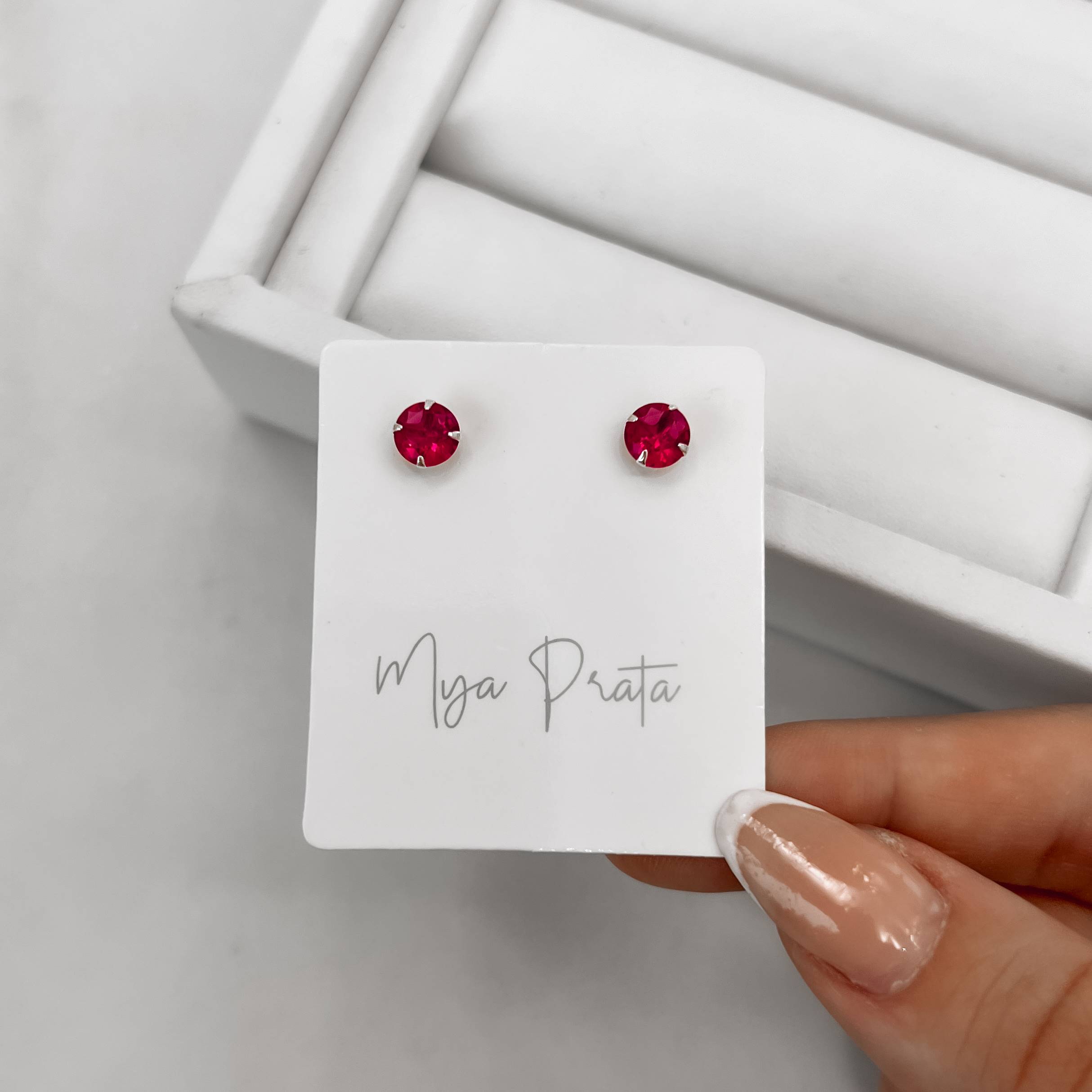 Brinco zircônia redonda cereja 6mm