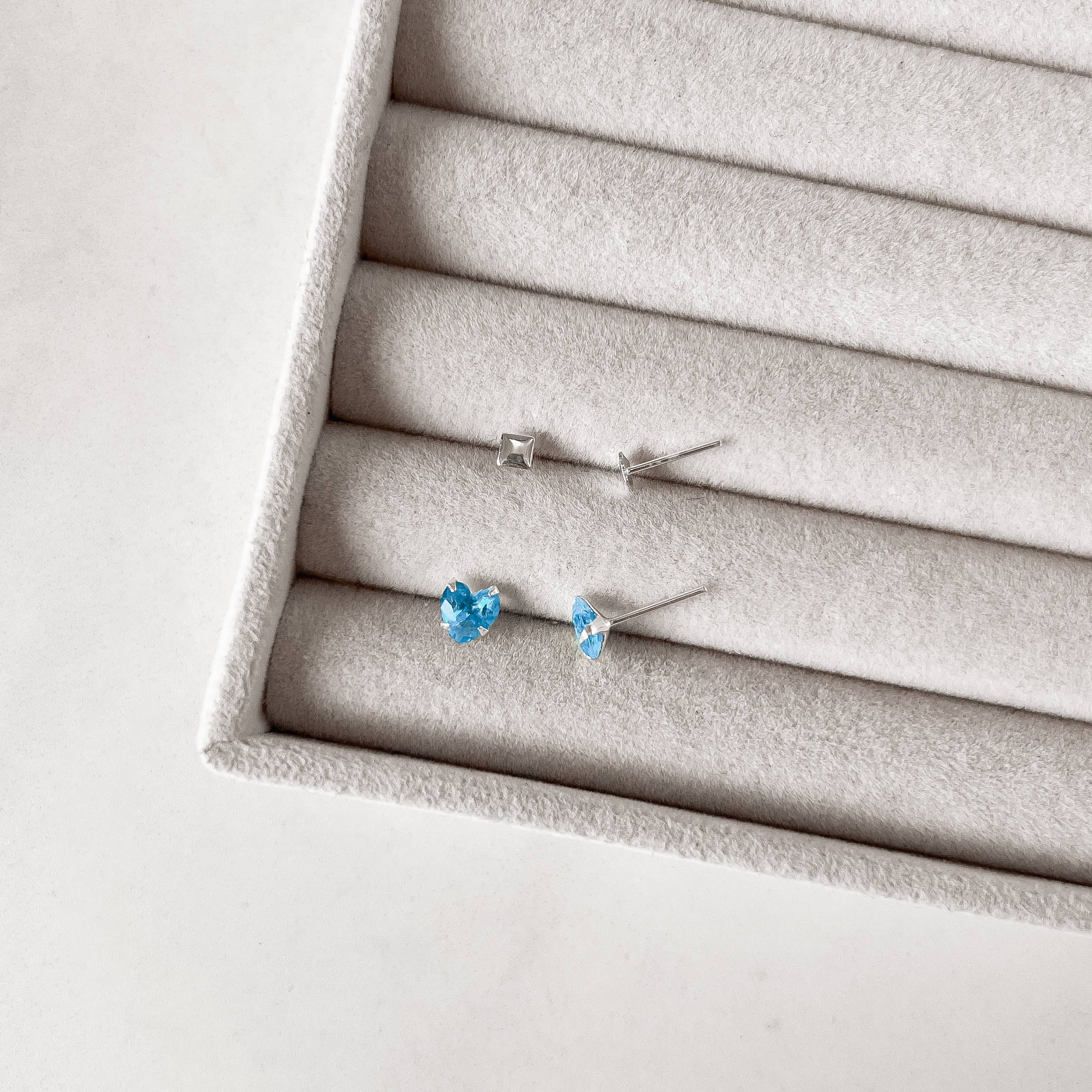 Imagem Dupla quadrado 3mm e zircônia coração azul 6mm