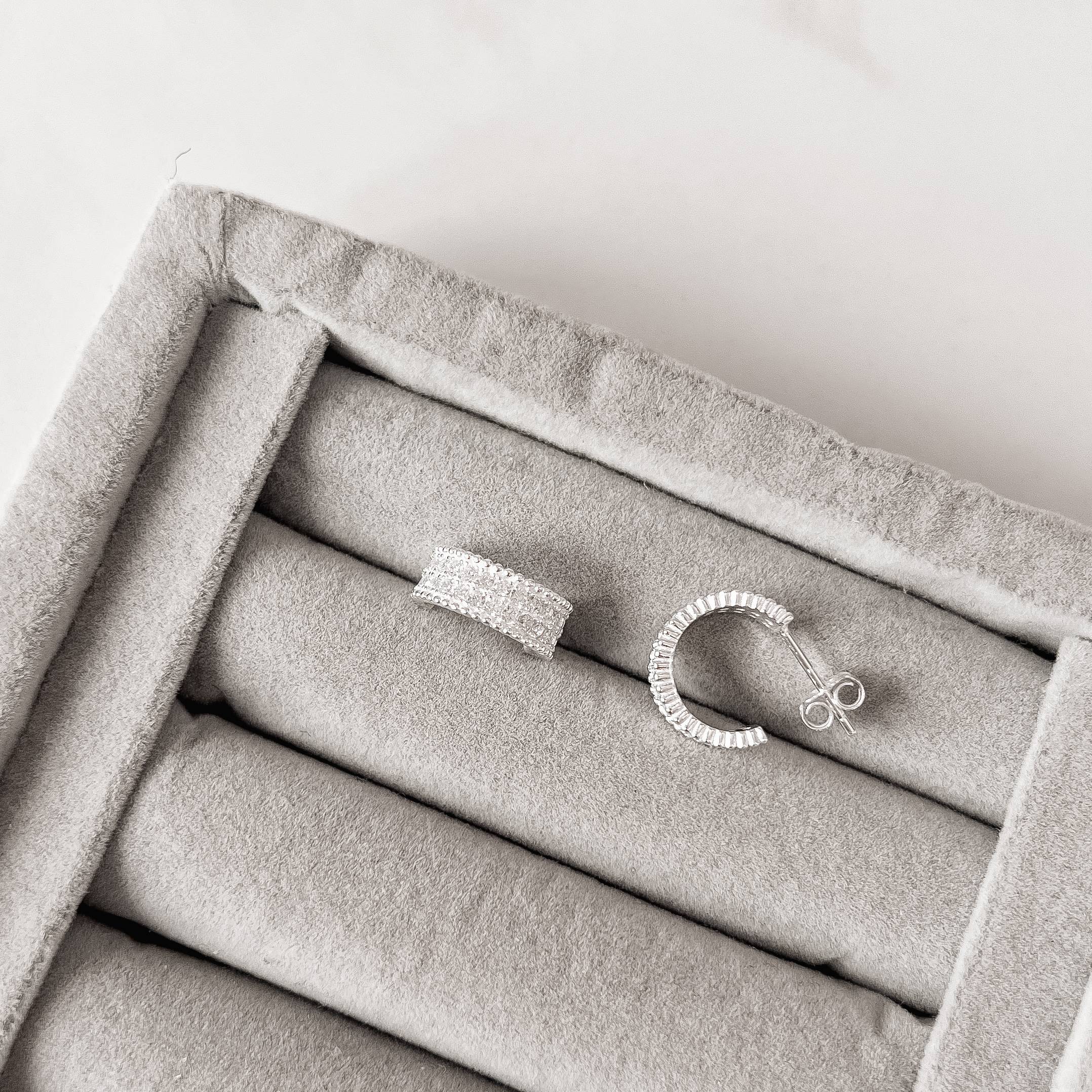 Imagem Argola larga cravejada 14mm tarraxa