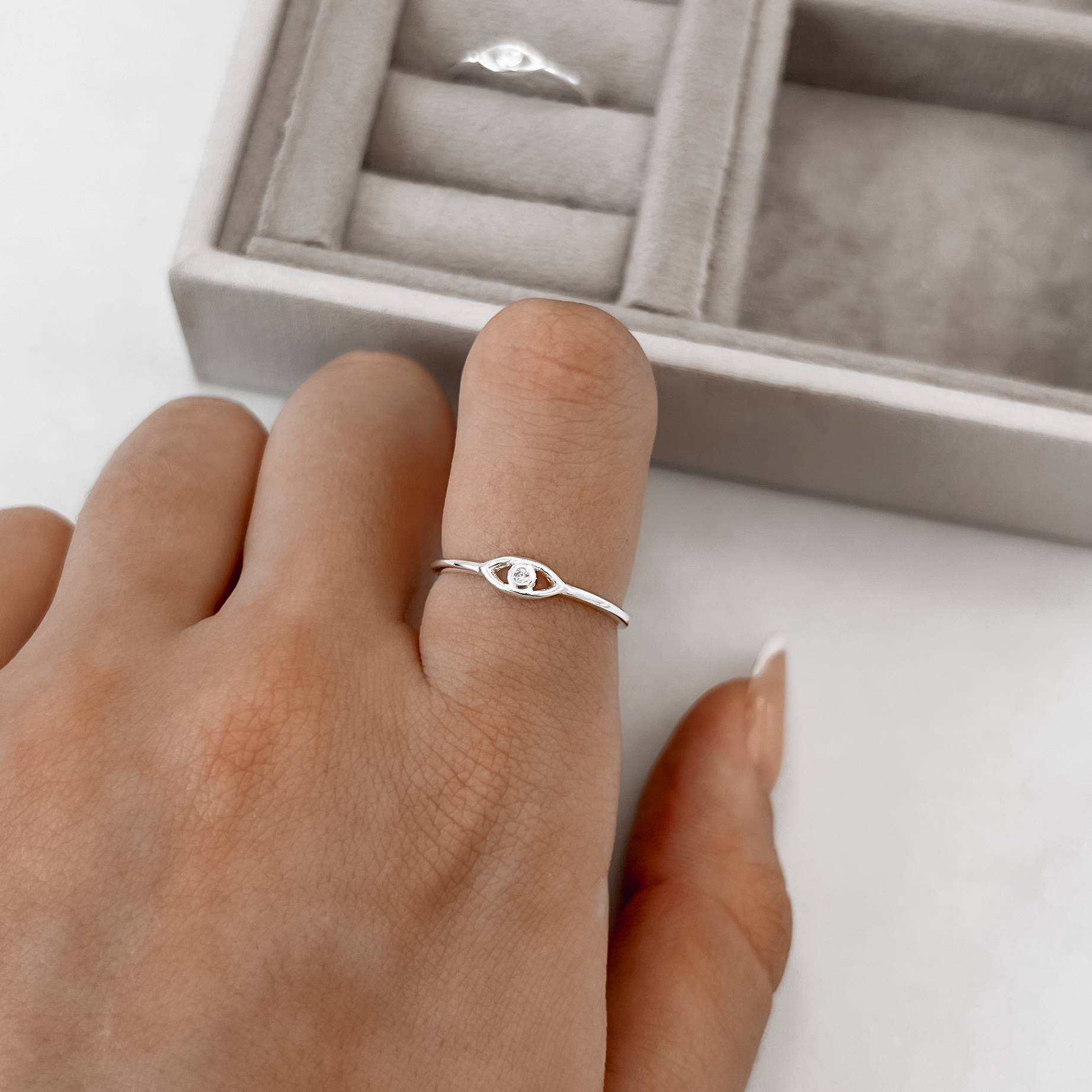 Imagem Secundária Anel olho vazado com zircônia