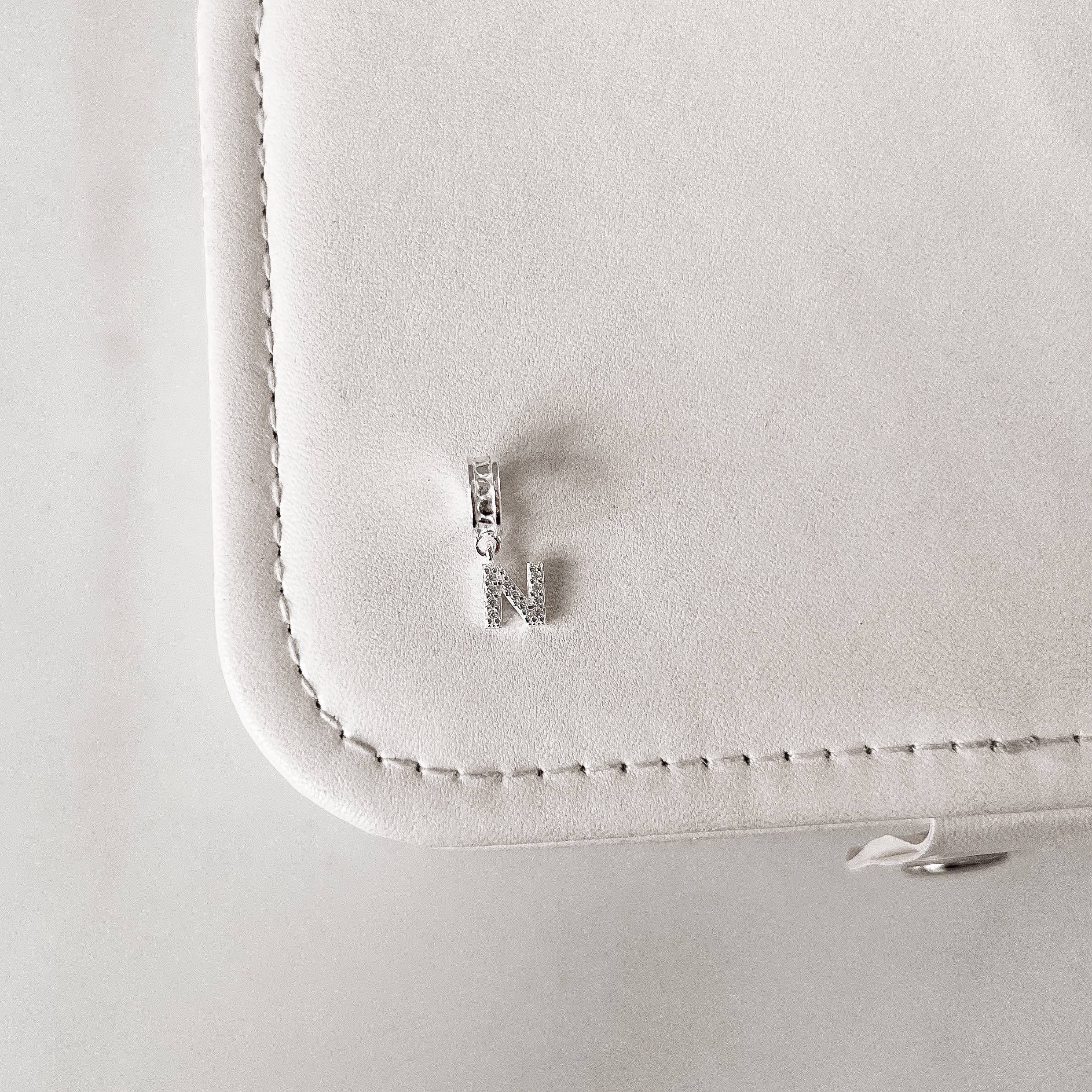 Berloque pingente letra N cravejada 6mm elo corações