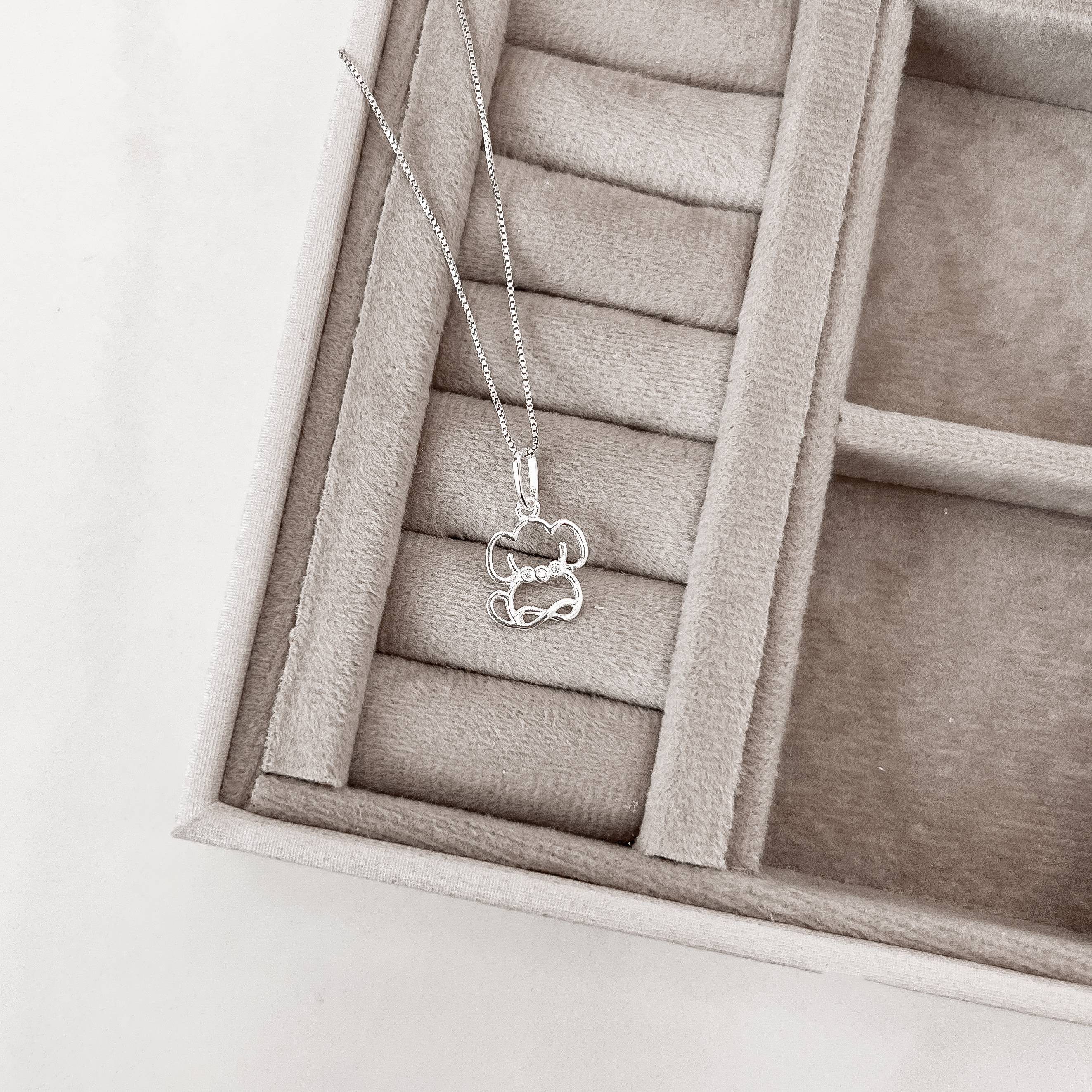 Colar pingente cachorro vazado com zircônias 12mm 45cm