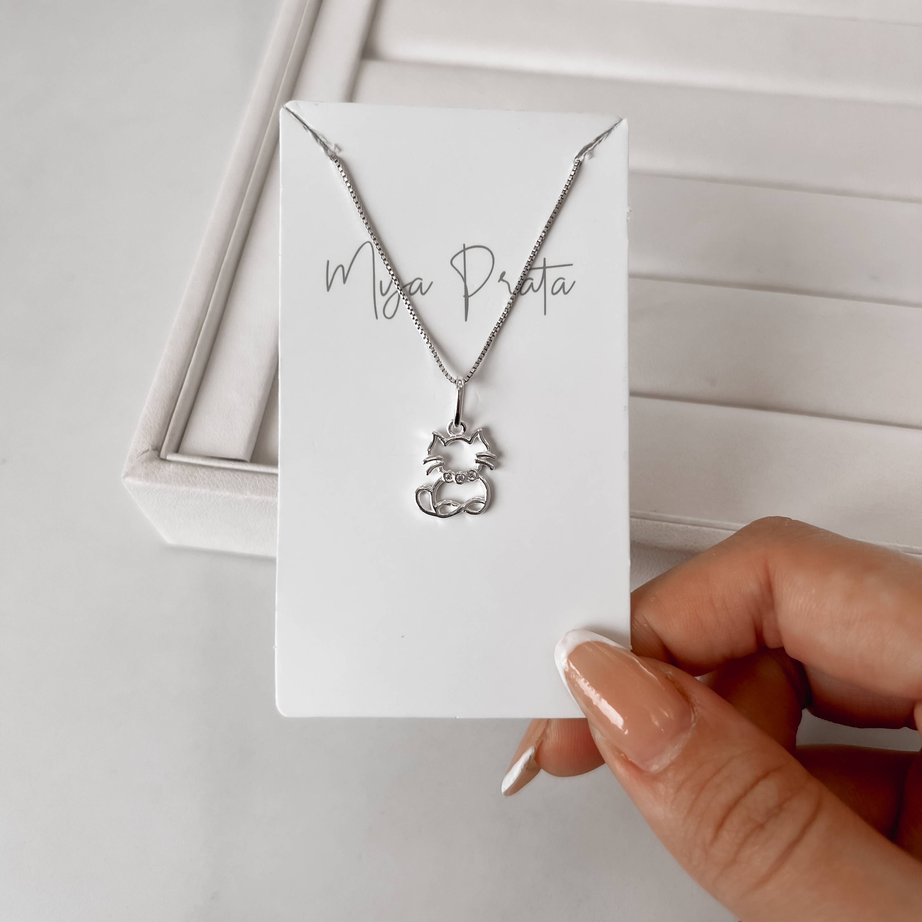 Colar pingente gato vazado com zircônias 13mm 45cm