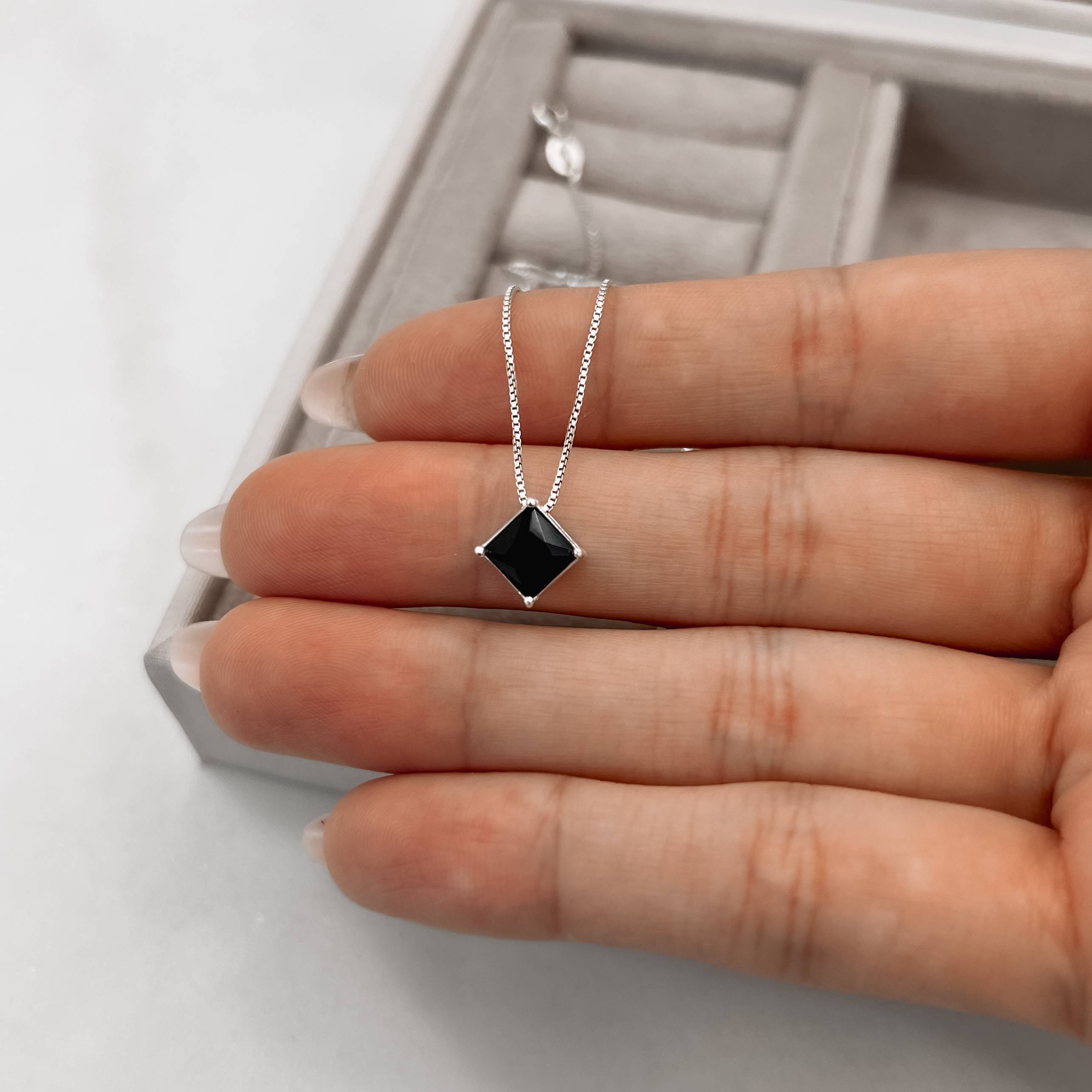 Imagem Secundária Colar zircônia losango ônix 10mm 45cm