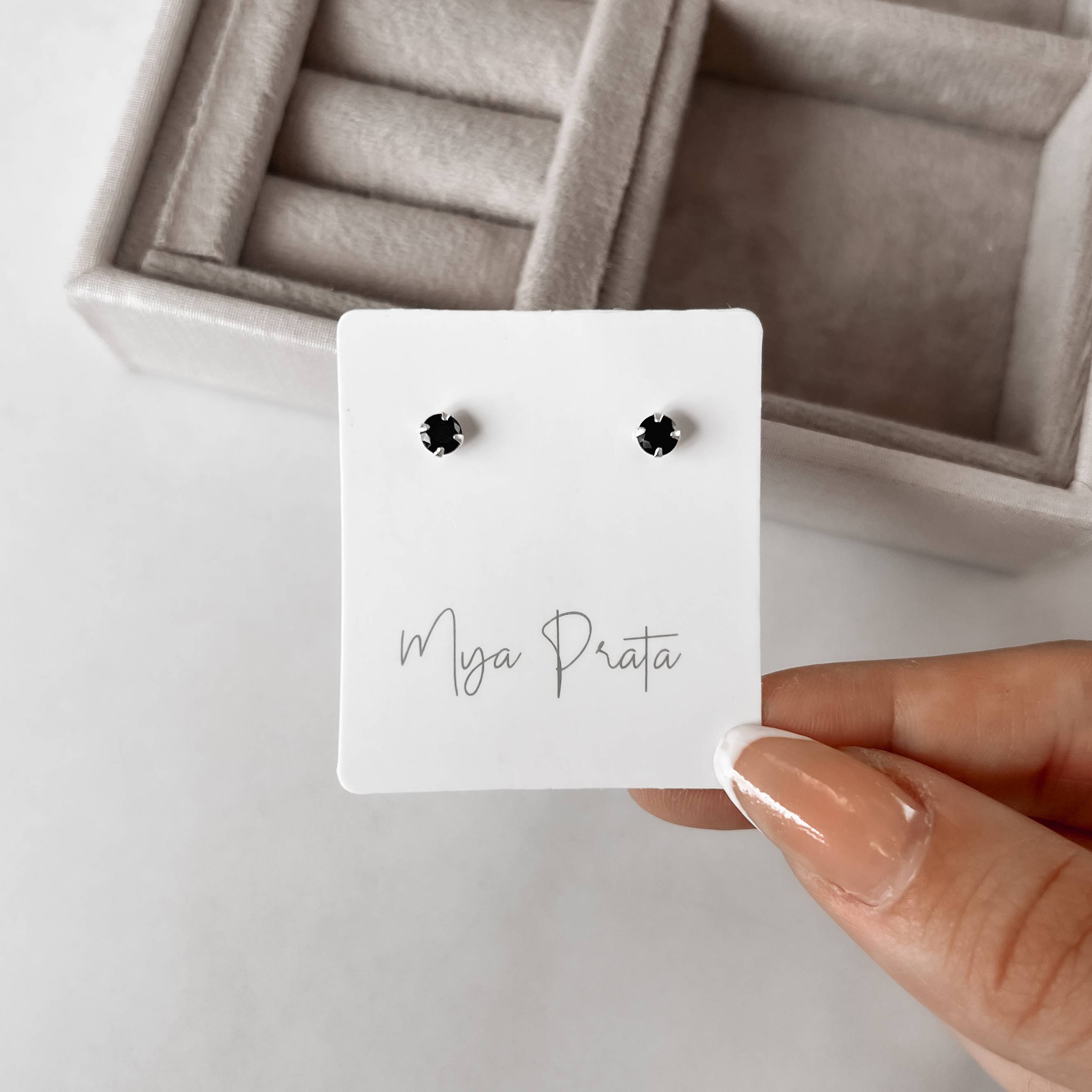 Imagem Secundária Brinco zircônia redonda ônix 4mm