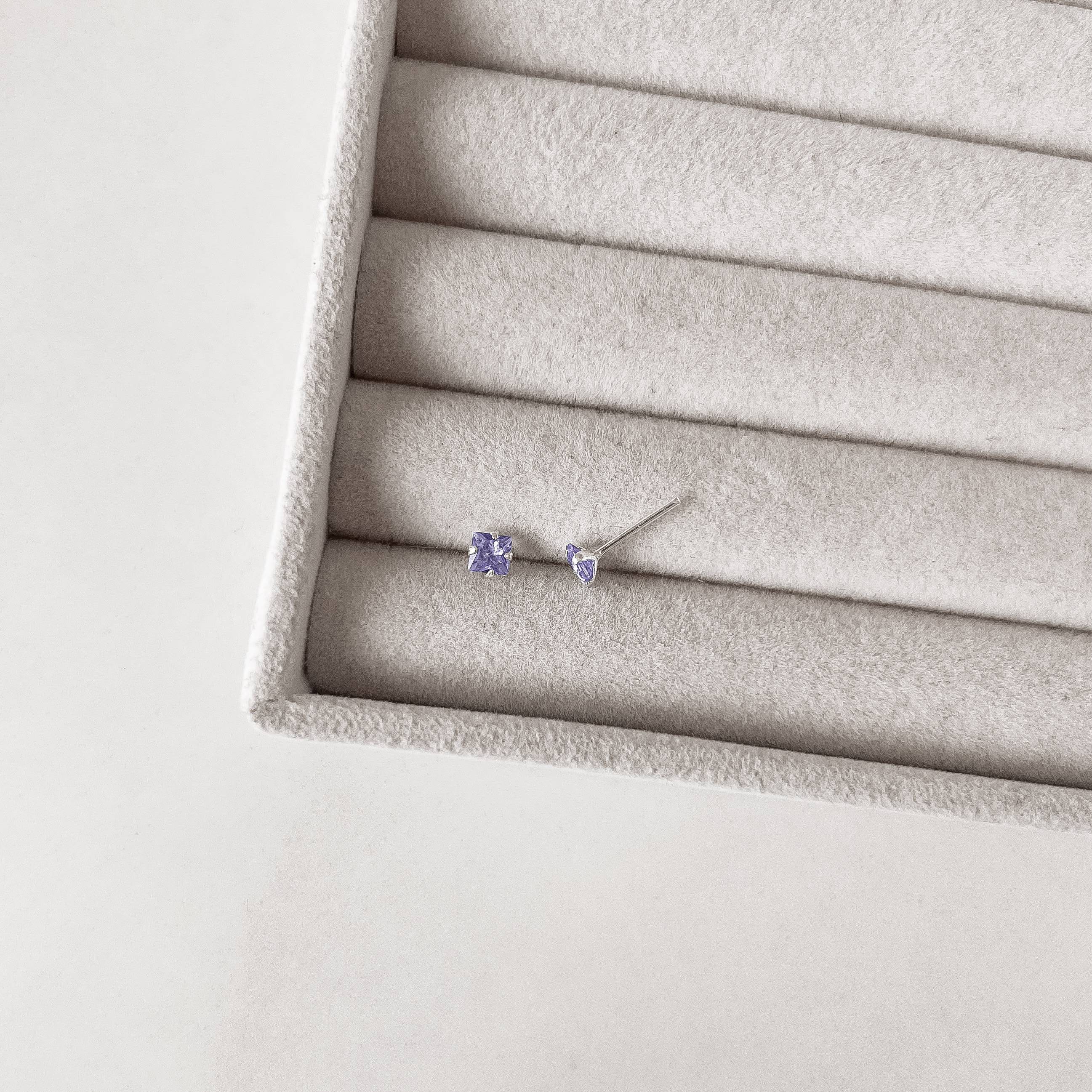 Imagem Brinco zircônia quadrada lilás 4mm