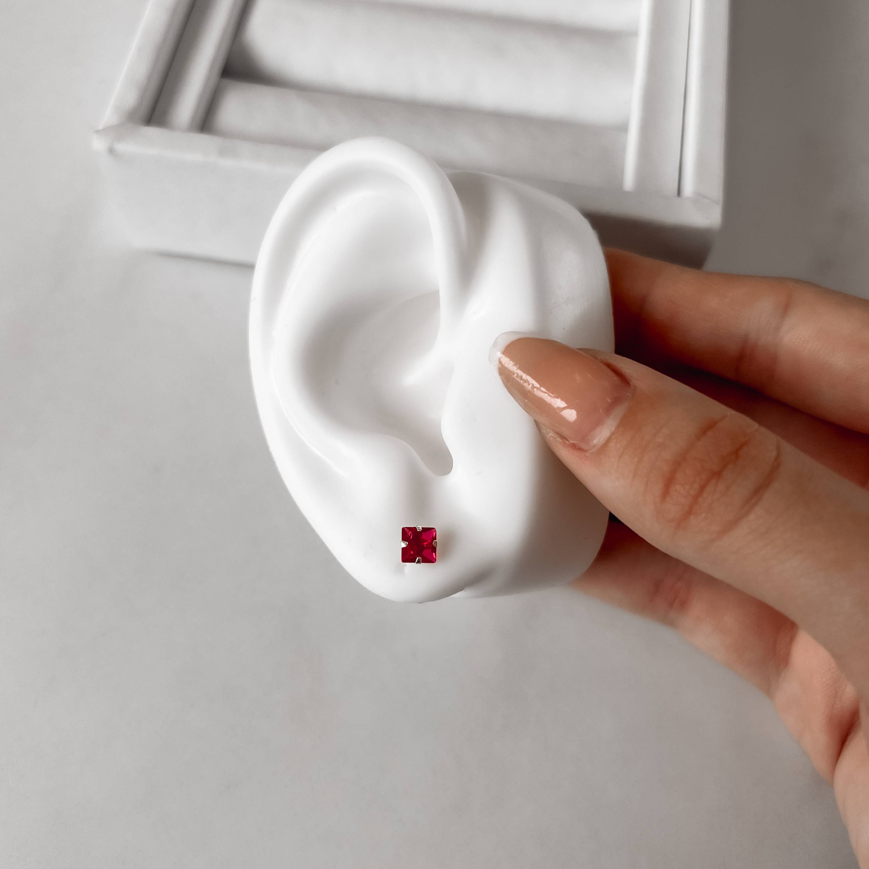 Imagem Secundária Brinco zircônia quadrada cereja 5mm